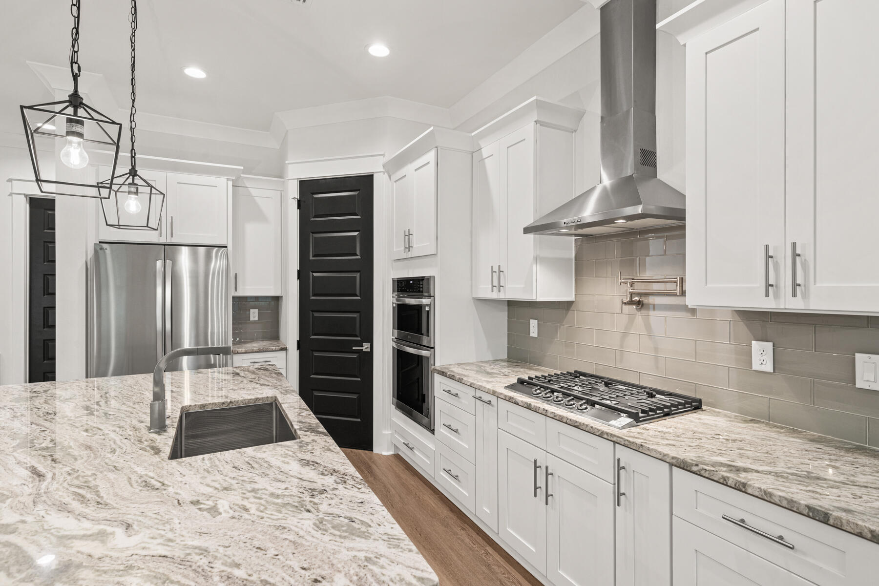 ELLIOTTS POINT - Residential