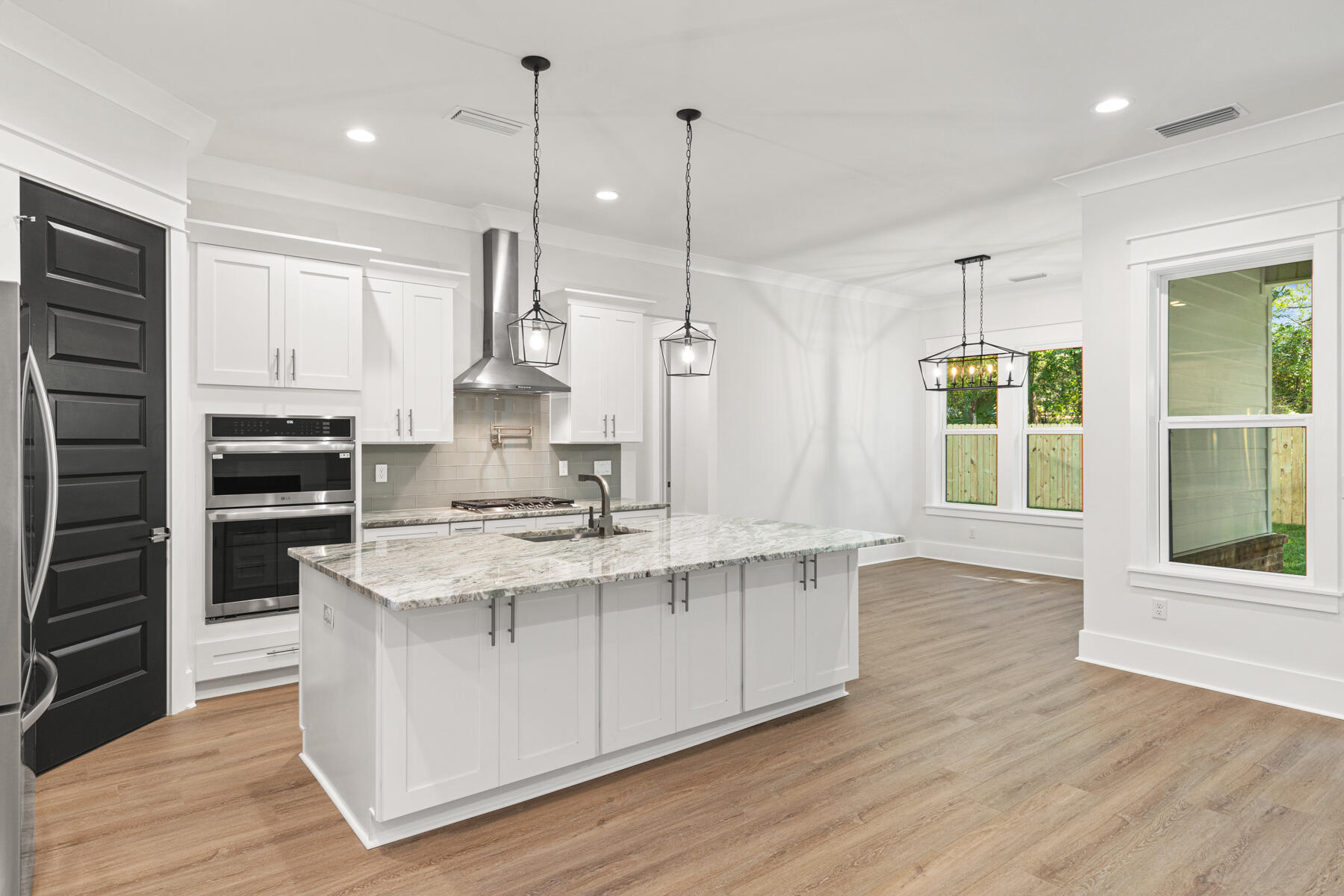 ELLIOTTS POINT - Residential
