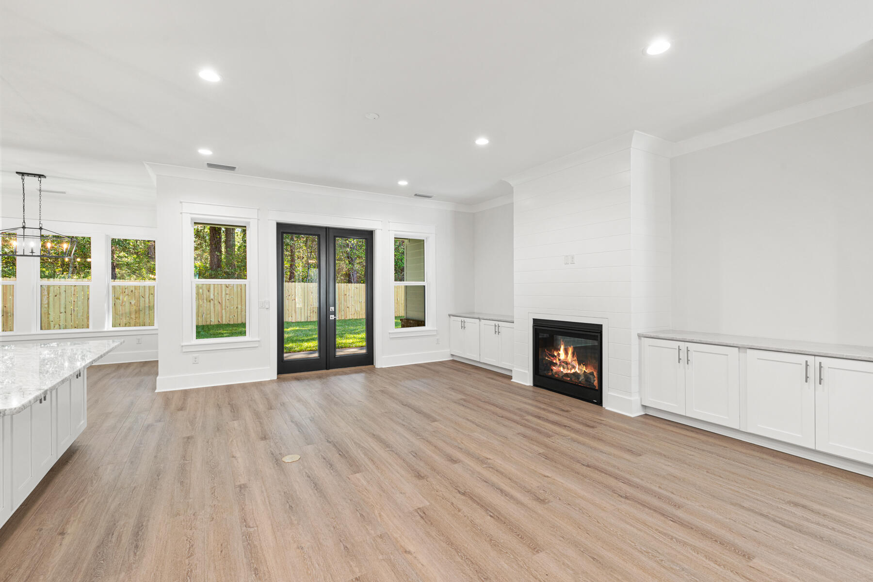 ELLIOTTS POINT - Residential