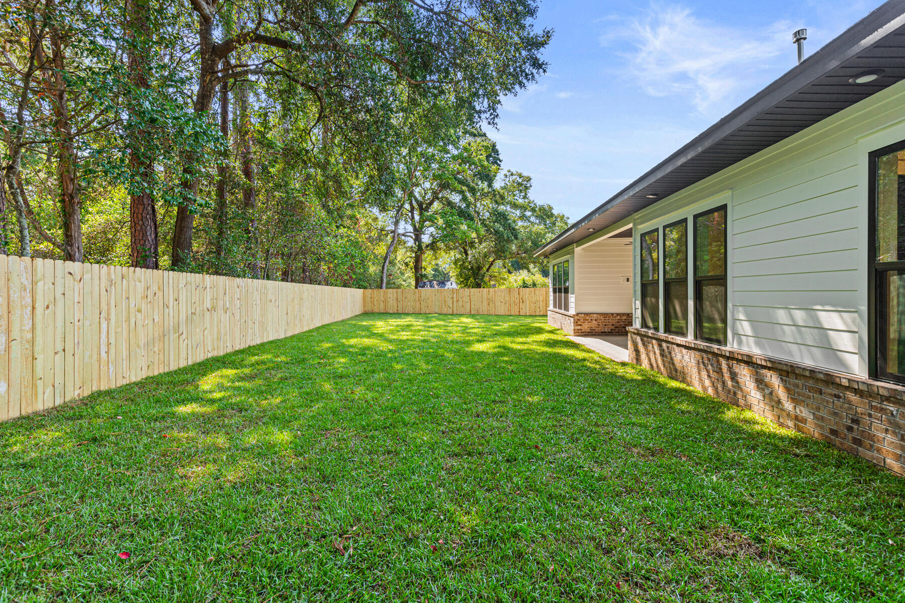 ELLIOTTS POINT - Residential