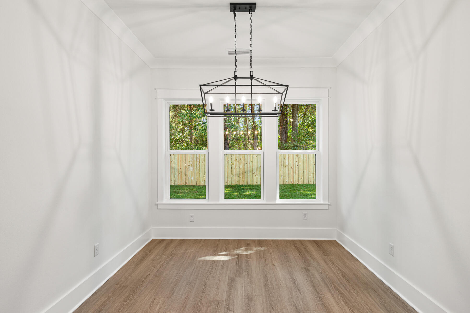 ELLIOTTS POINT - Residential