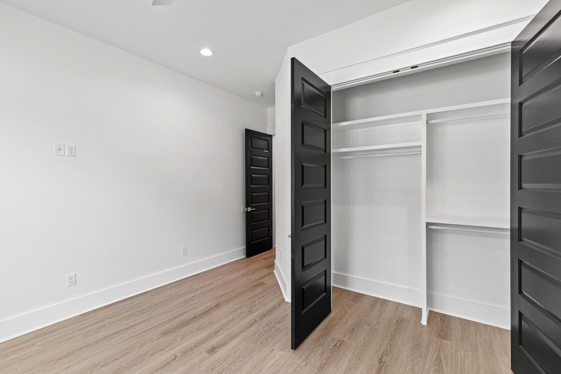 ELLIOTTS POINT - Residential