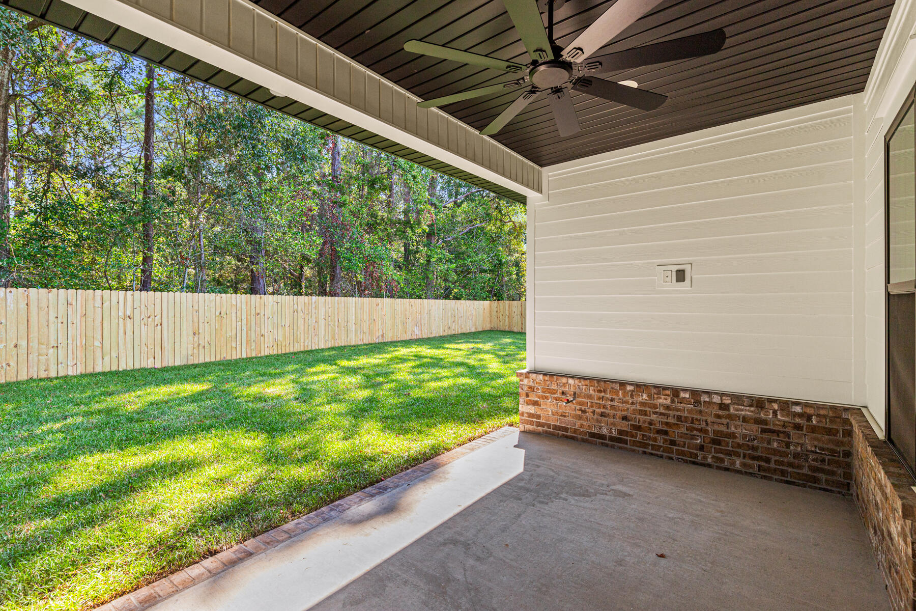 ELLIOTTS POINT - Residential