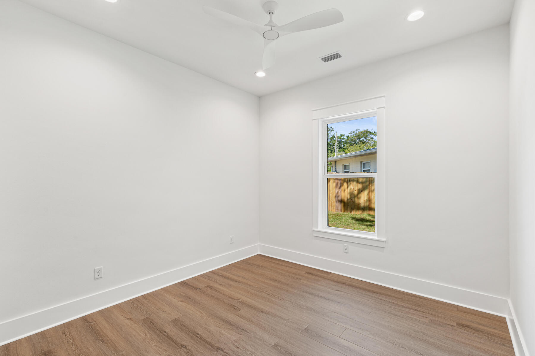 ELLIOTTS POINT - Residential