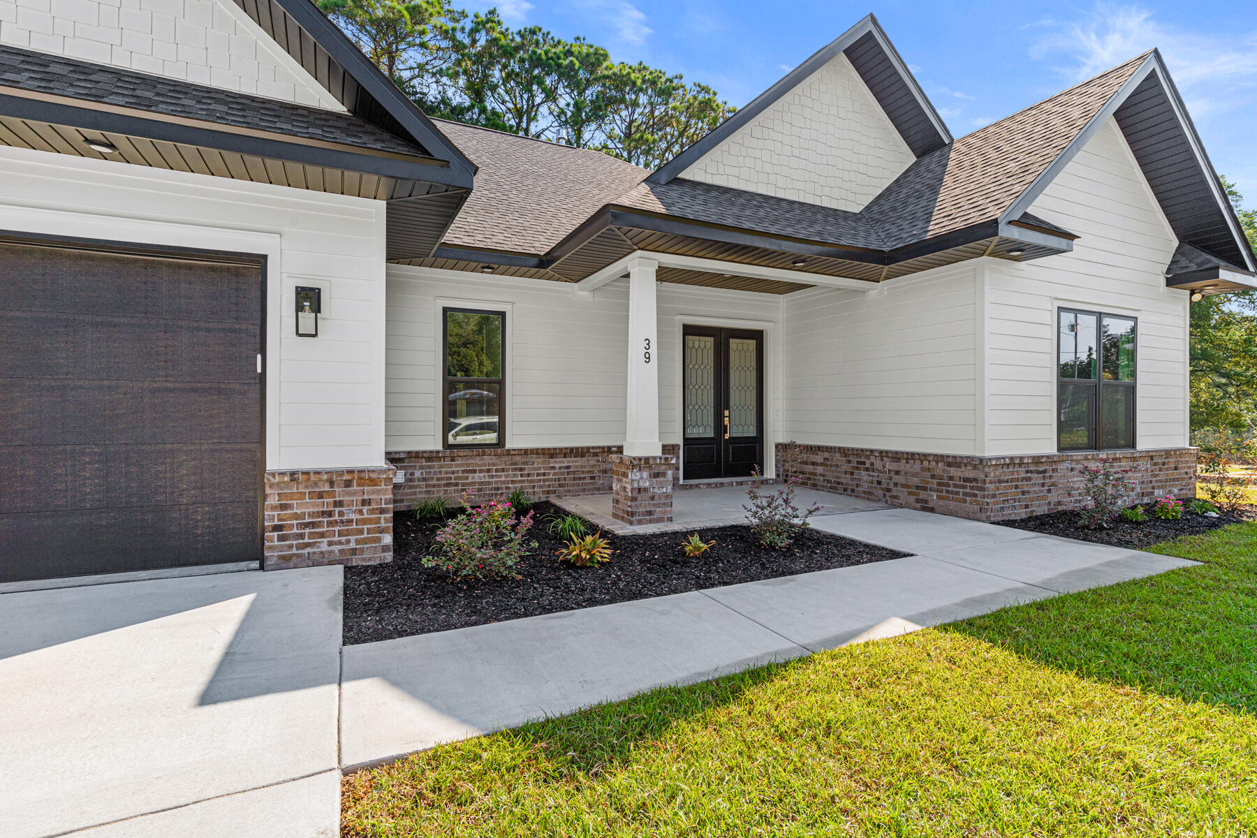 ELLIOTTS POINT - Residential