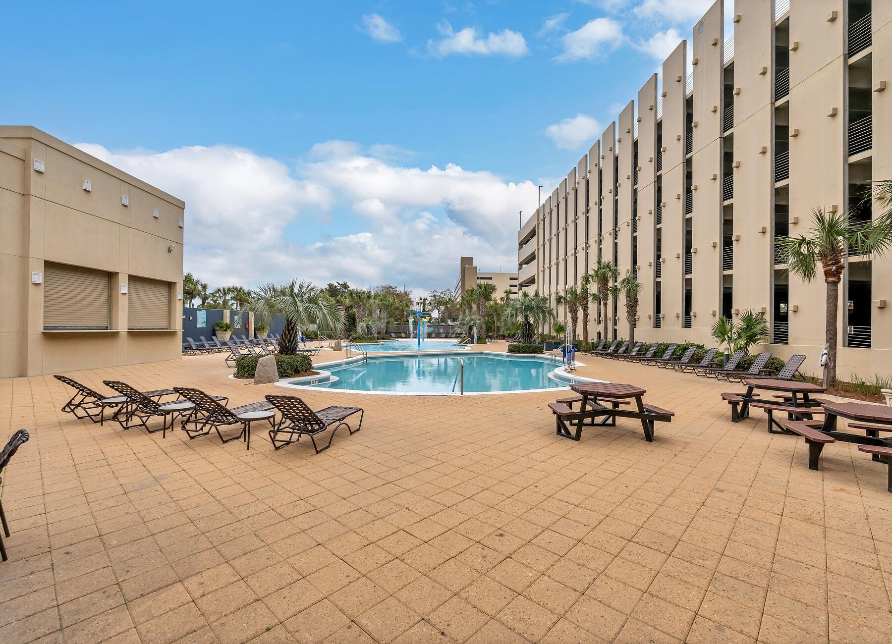 EMERALD BEACH RESORT - Residential
