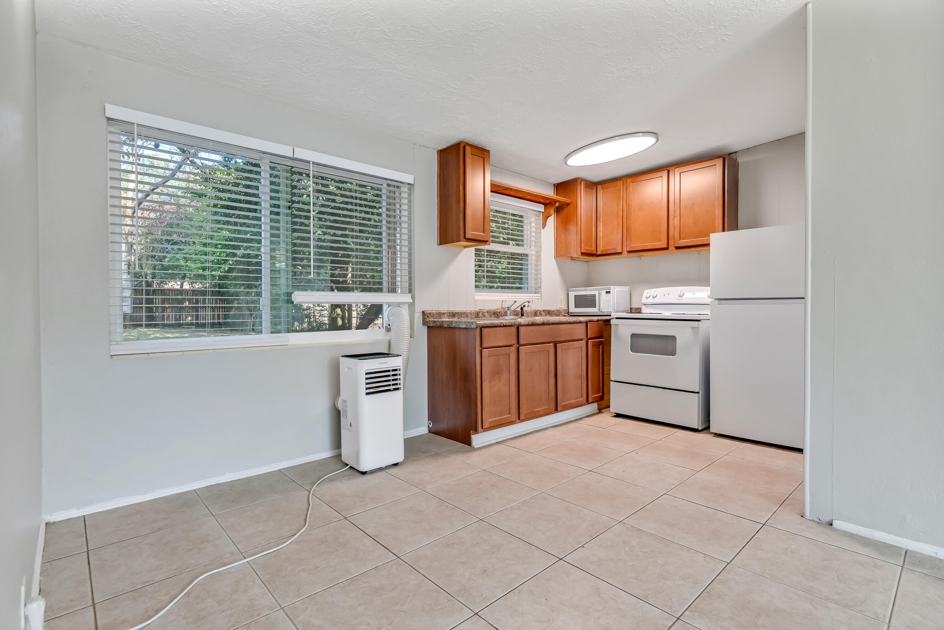 VALPARAISO PINECREST 2 - Residential Lease