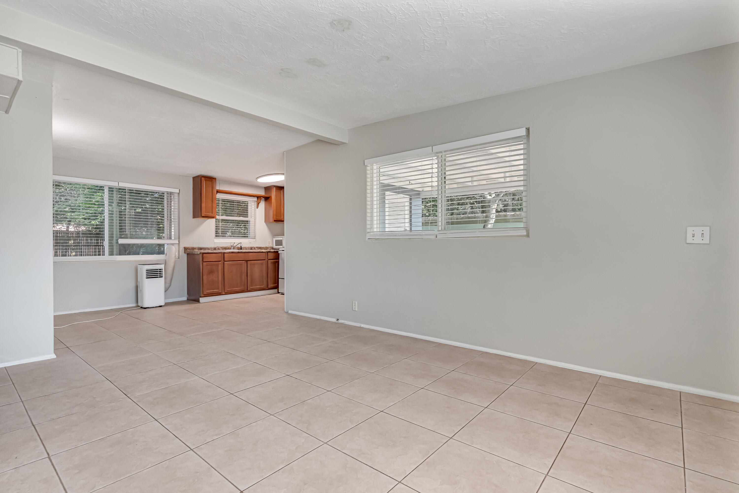 VALPARAISO PINECREST 2 - Residential Lease