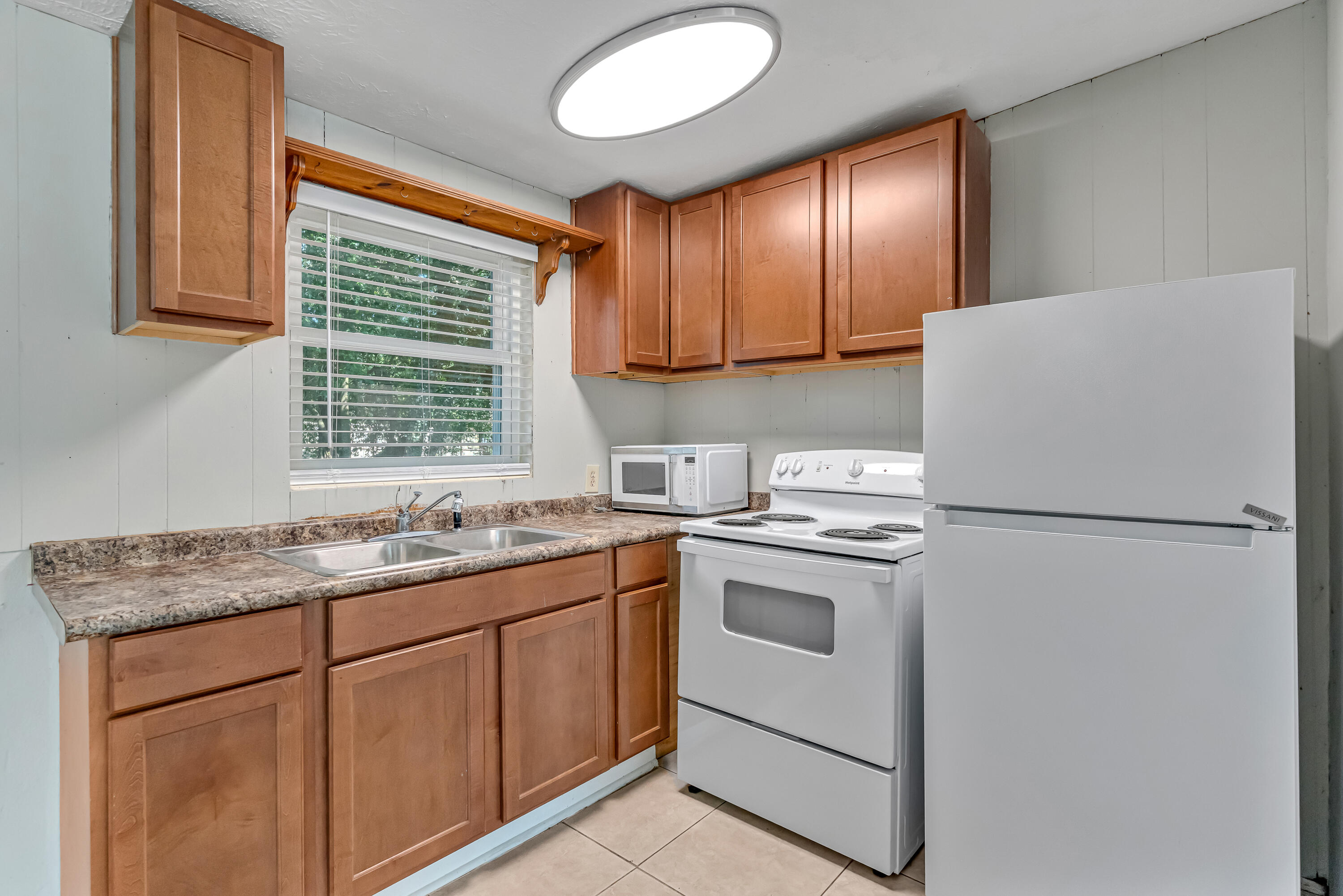 VALPARAISO PINECREST 2 - Residential Lease