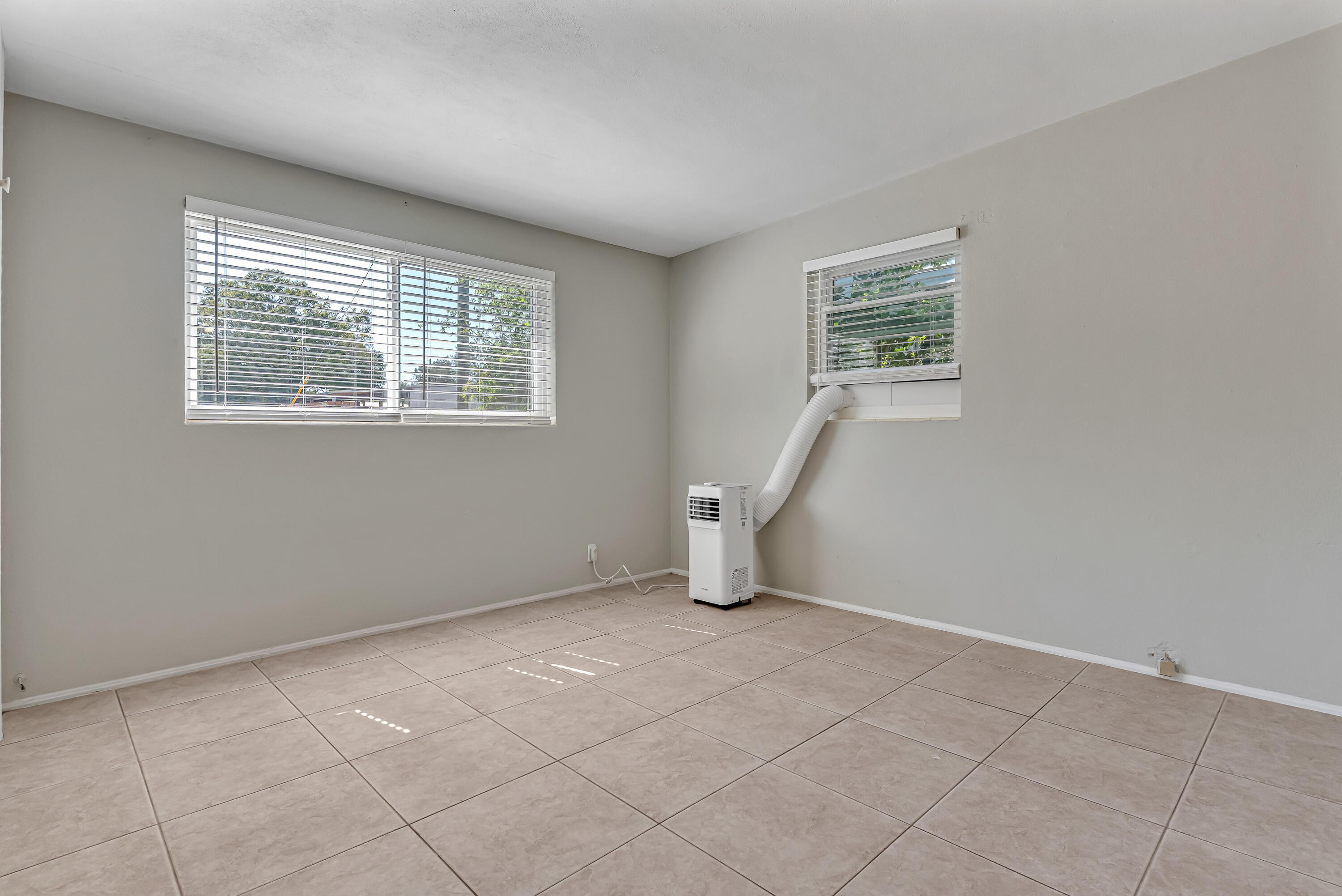 VALPARAISO PINECREST 2 - Residential Lease