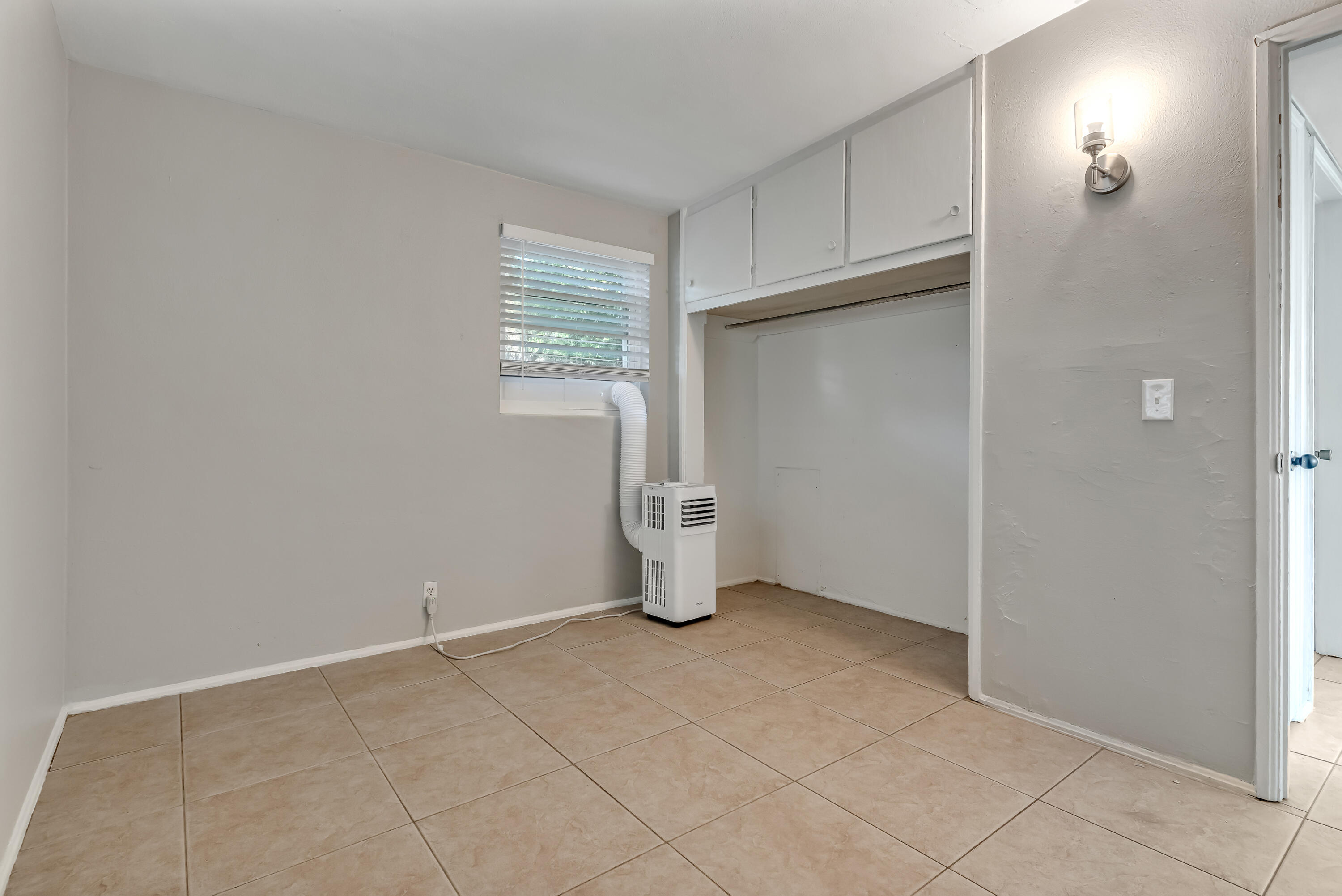 VALPARAISO PINECREST 2 - Residential Lease