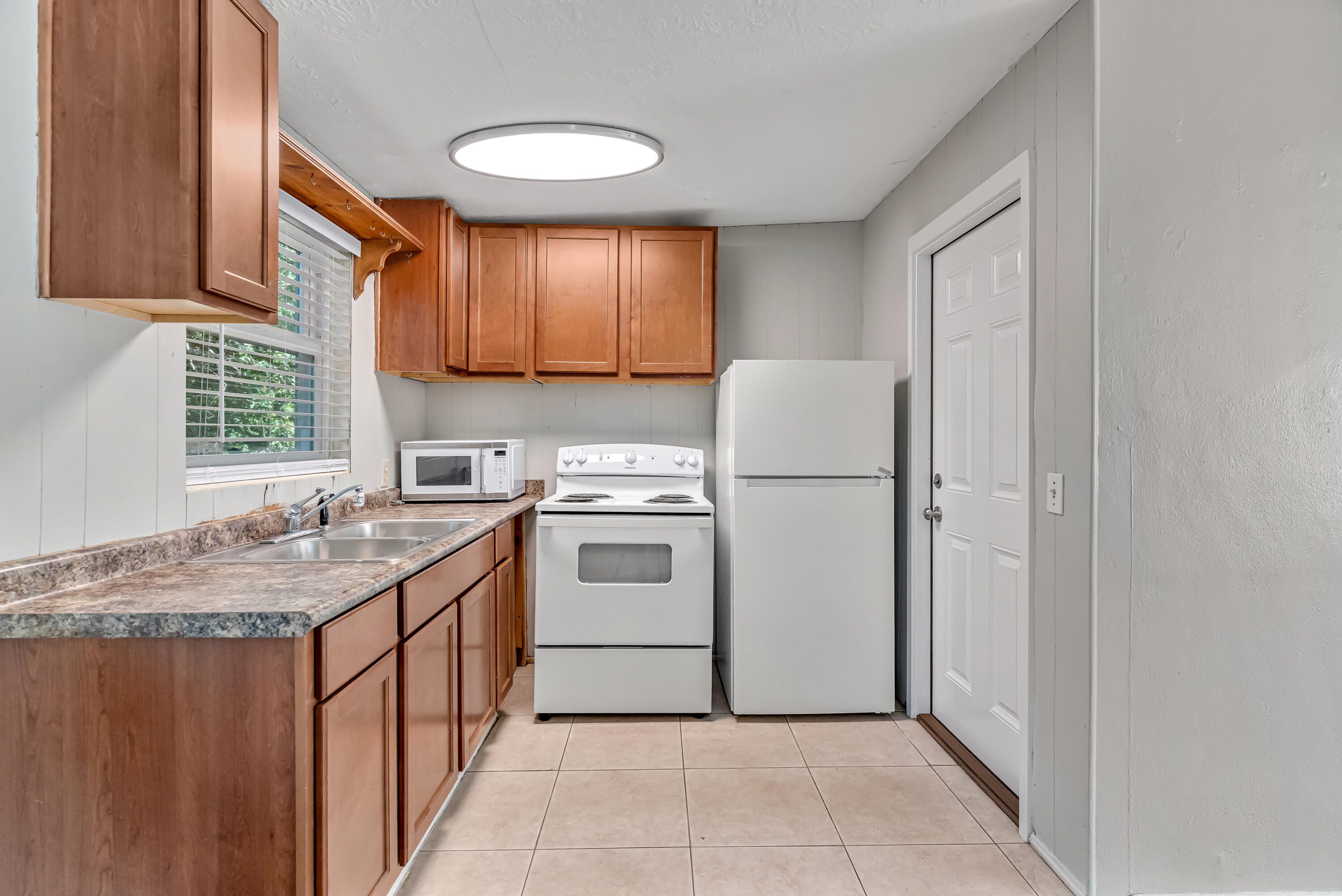 VALPARAISO PINECREST 2 - Residential Lease