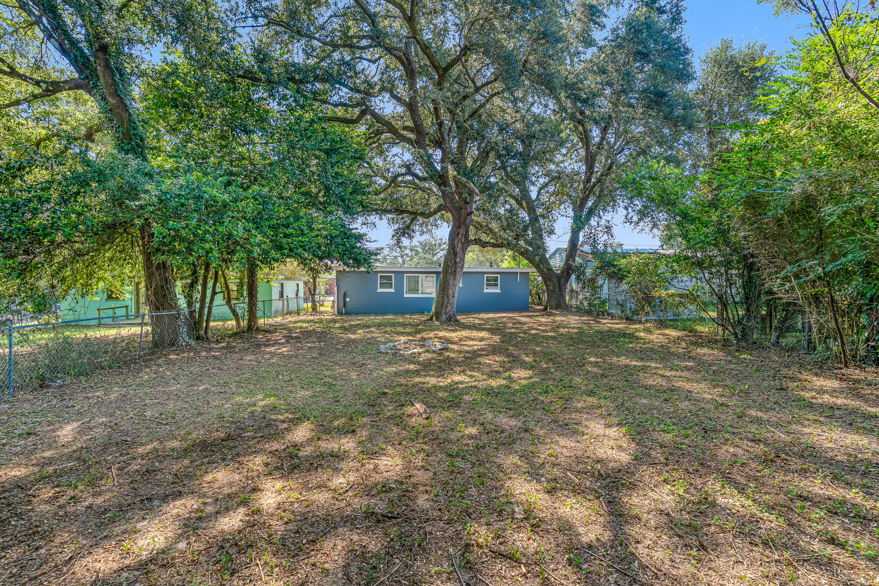 VALPARAISO PINECREST 2 - Residential Lease