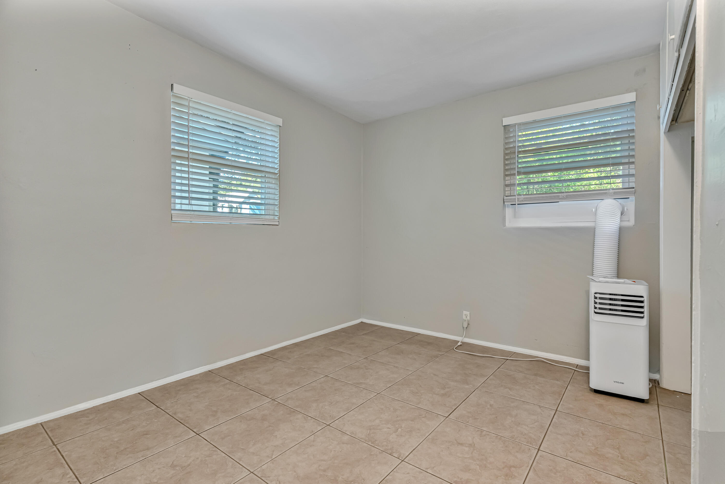 VALPARAISO PINECREST 2 - Residential Lease