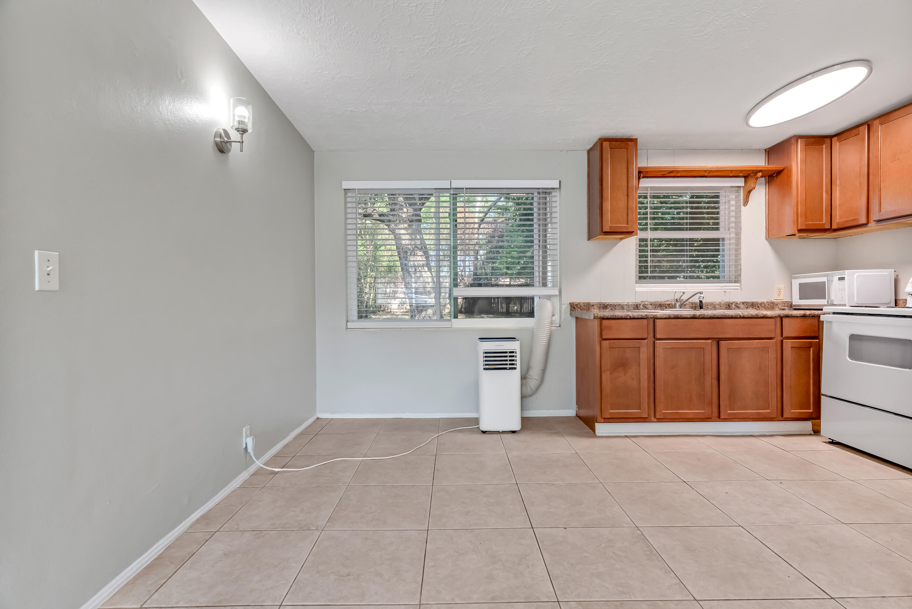 VALPARAISO PINECREST 2 - Residential Lease