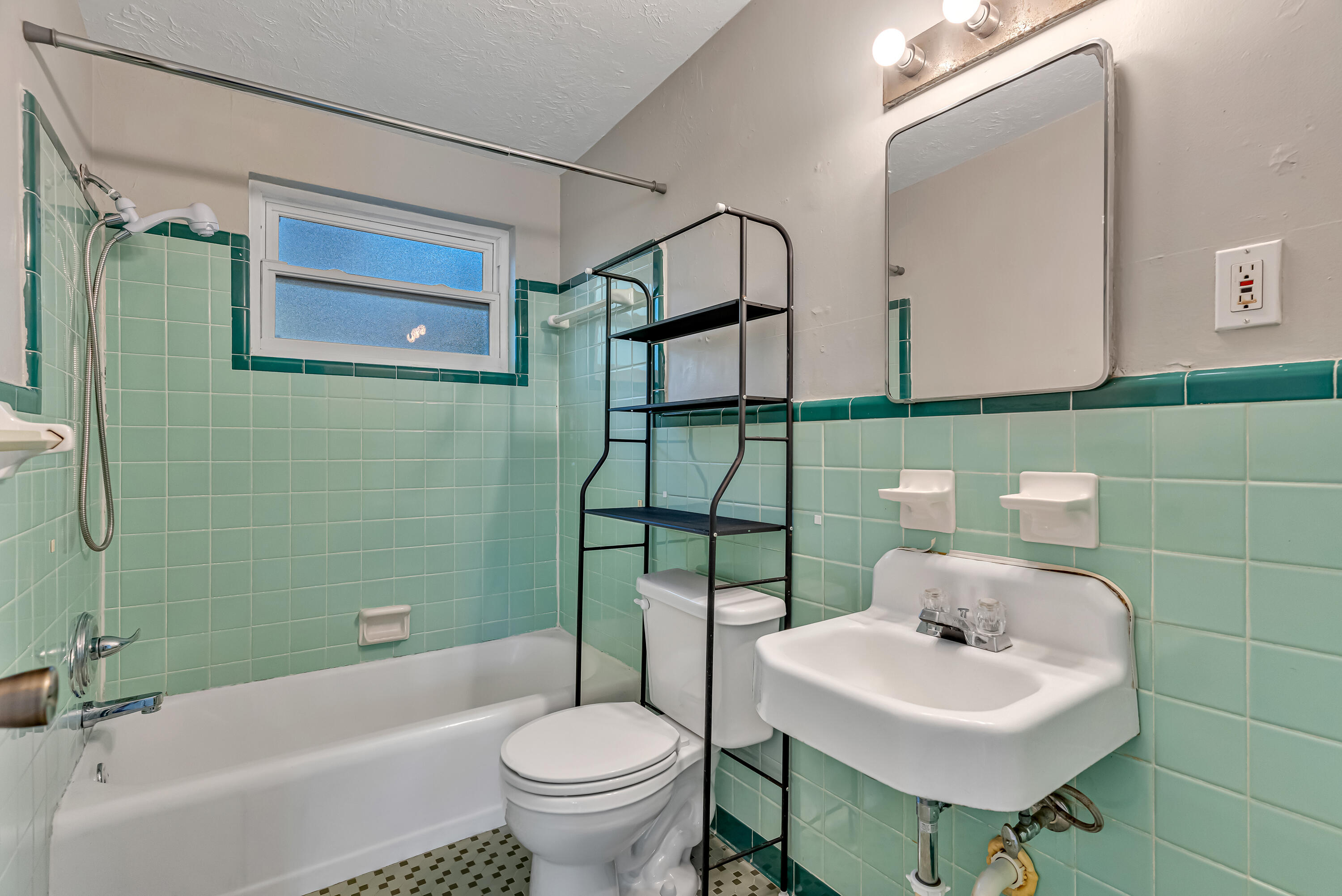 VALPARAISO PINECREST 2 - Residential Lease