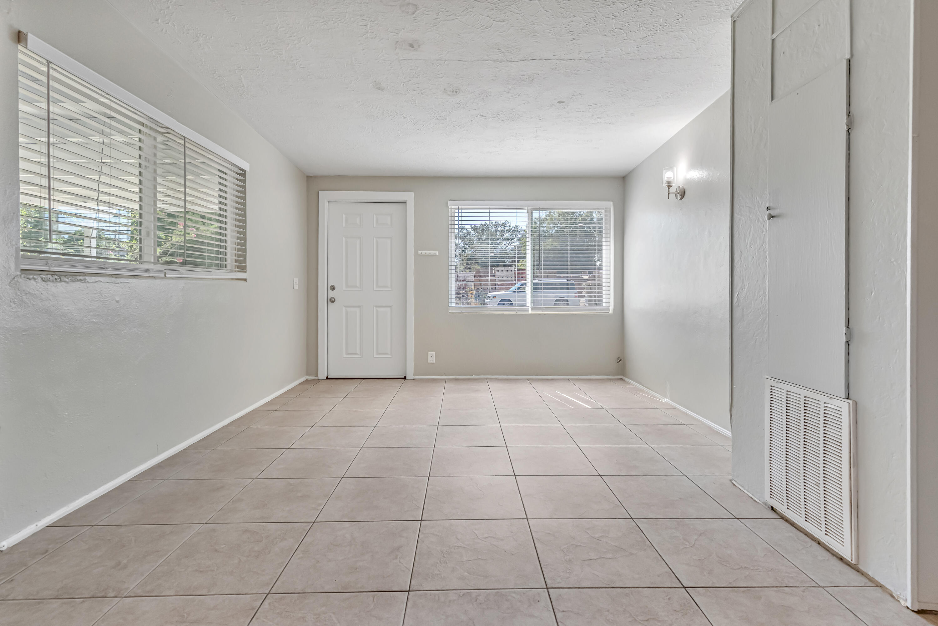 VALPARAISO PINECREST 2 - Residential Lease