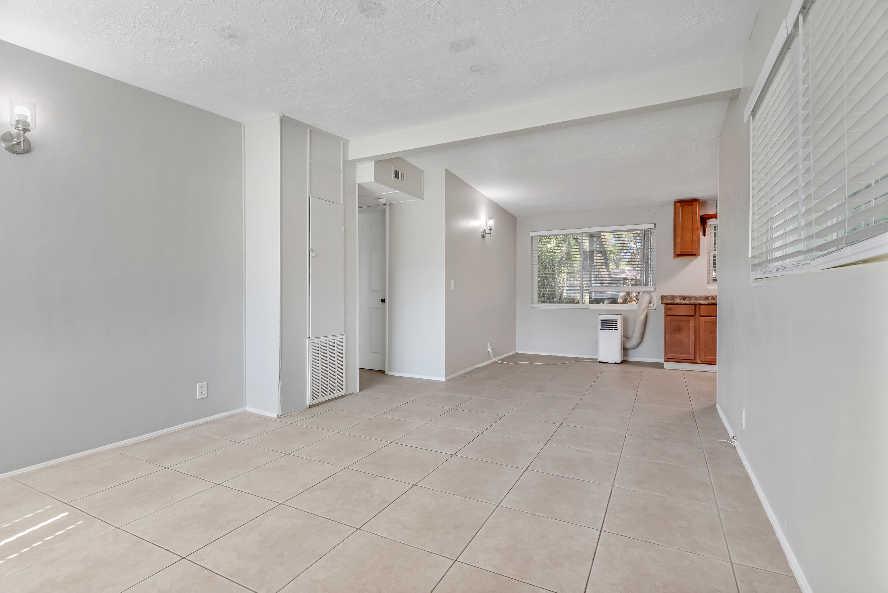 VALPARAISO PINECREST 2 - Residential Lease