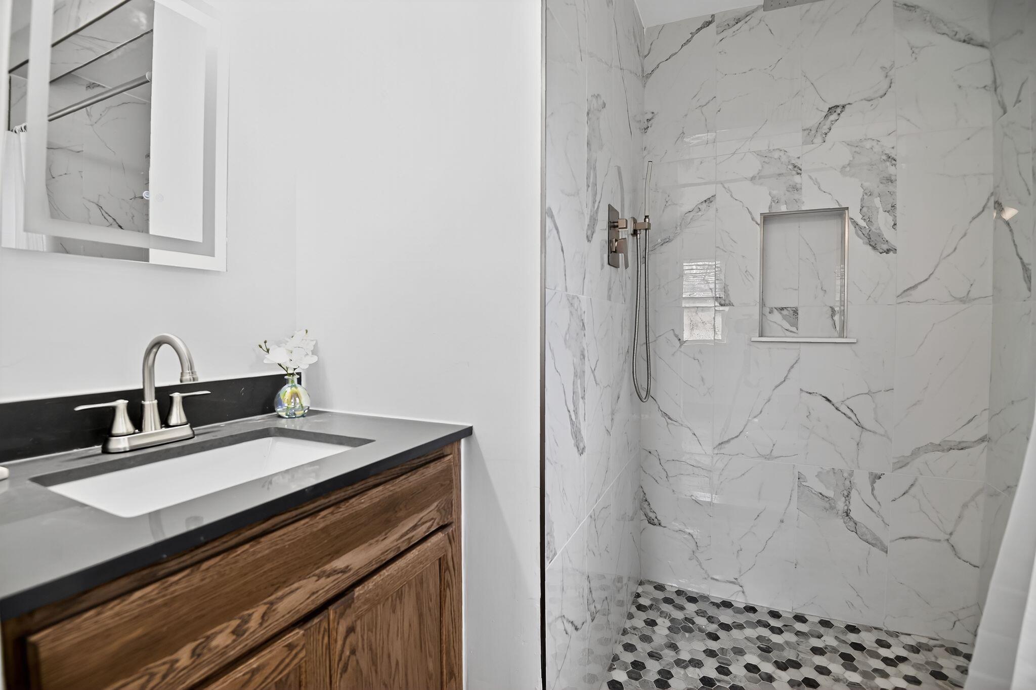 2ND ADD GARNIER BCH LOT 2 BLK 5 - Residential