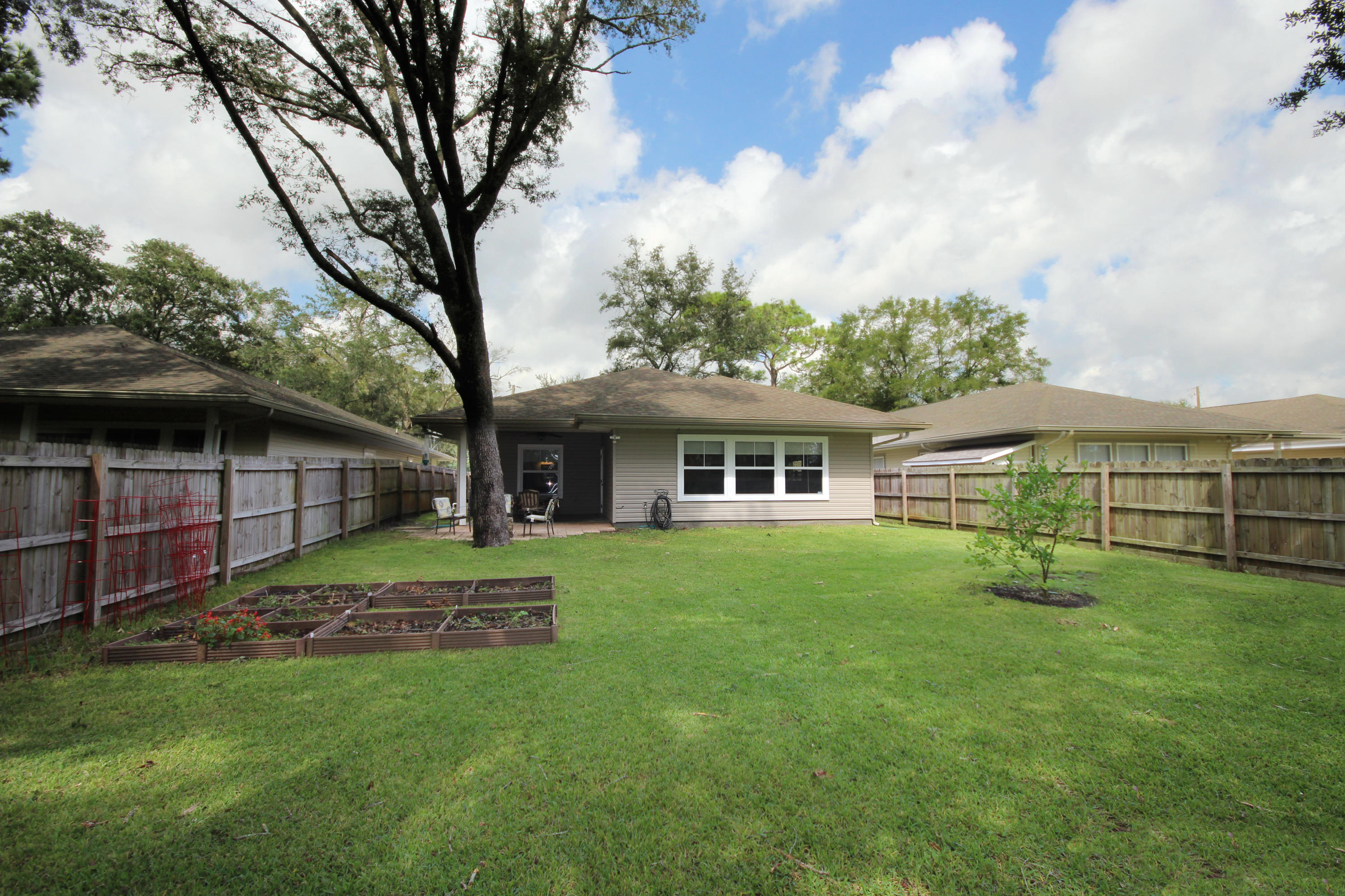 WOODLAND ACRES - Residential