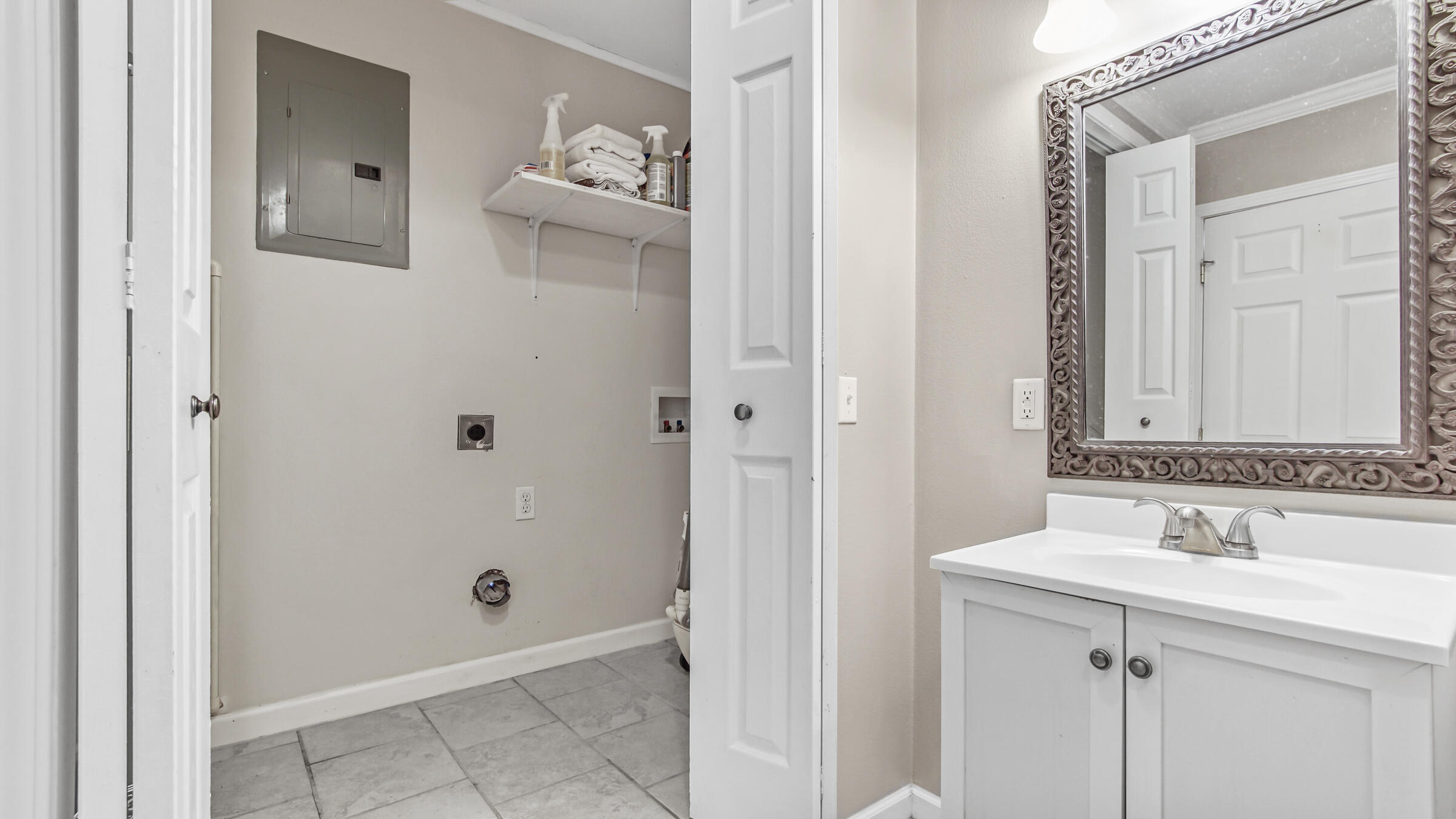 TEN LAKE ESTATES UNIT 1 - Residential