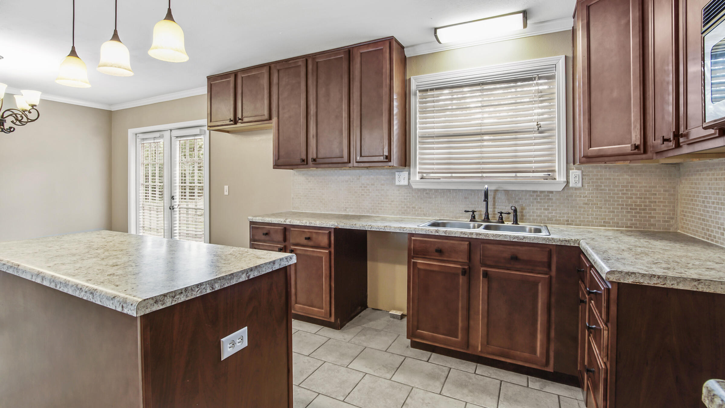 TEN LAKE ESTATES UNIT 1 - Residential