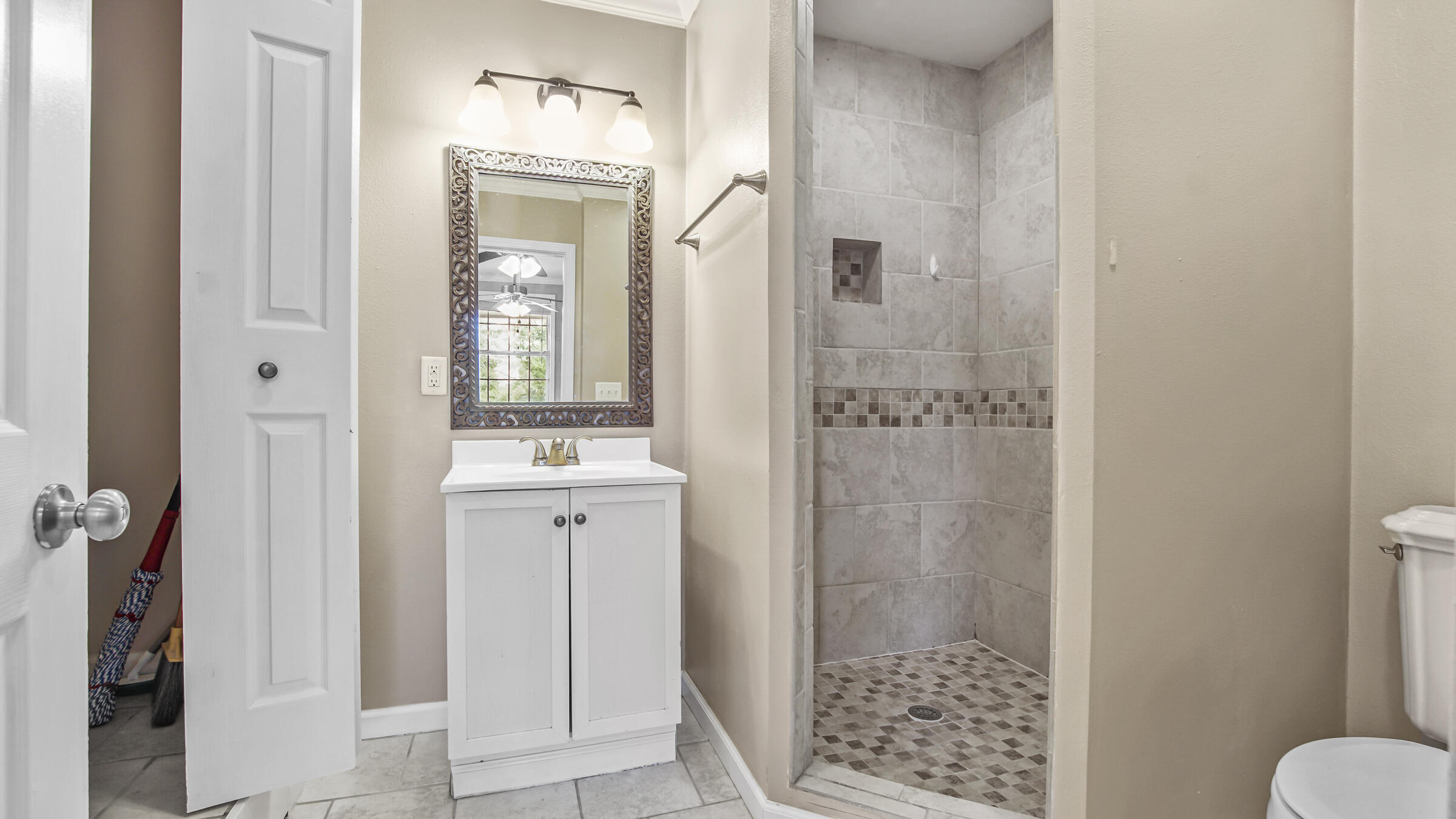 TEN LAKE ESTATES UNIT 1 - Residential