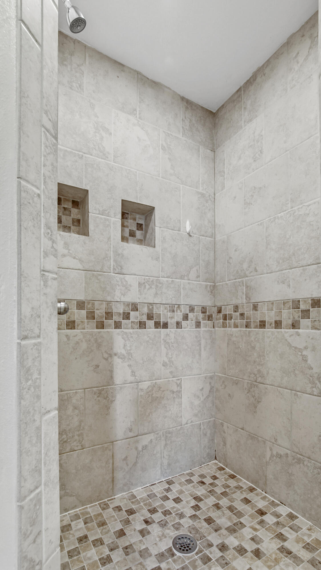 TEN LAKE ESTATES UNIT 1 - Residential