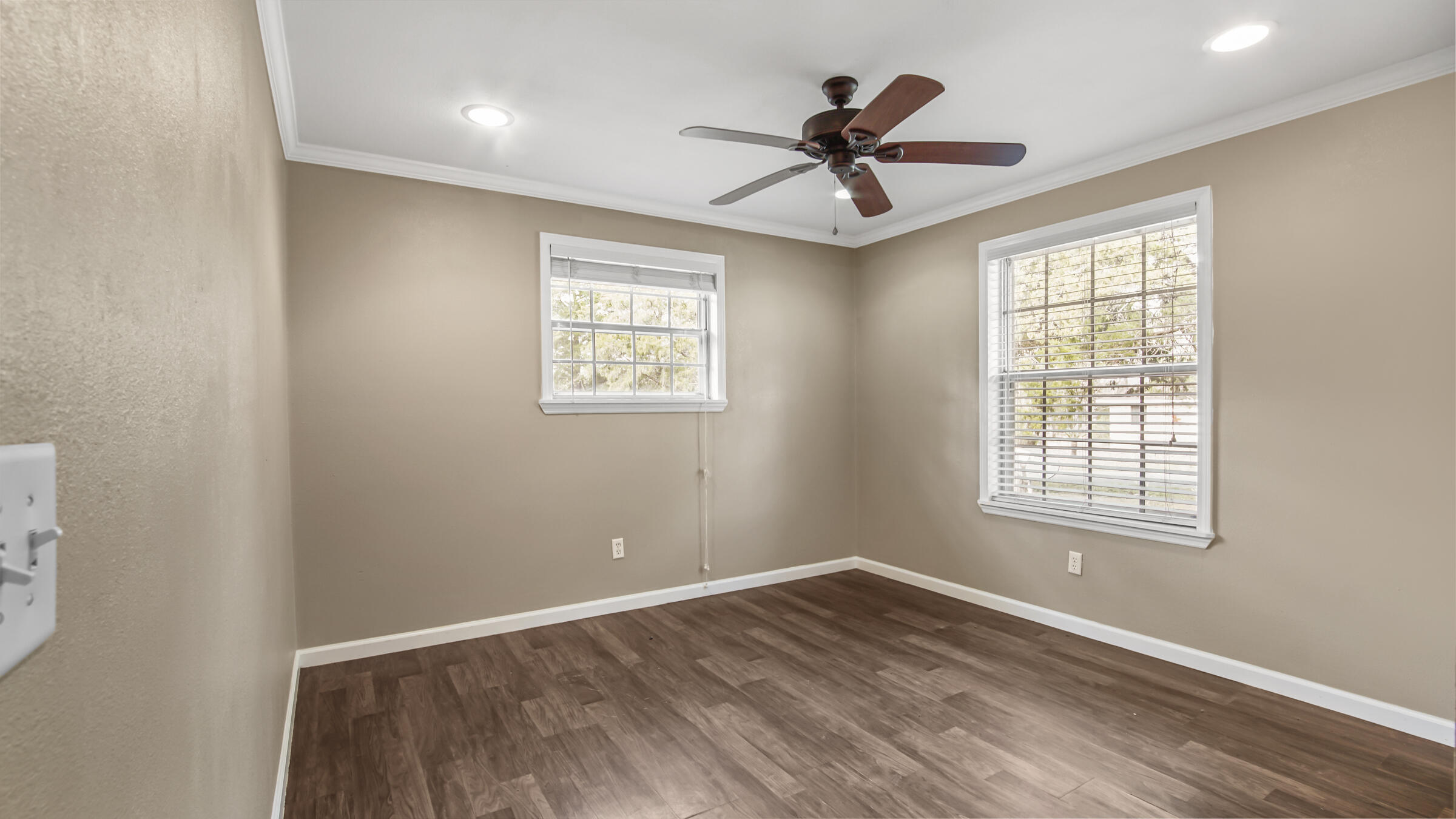 TEN LAKE ESTATES UNIT 1 - Residential