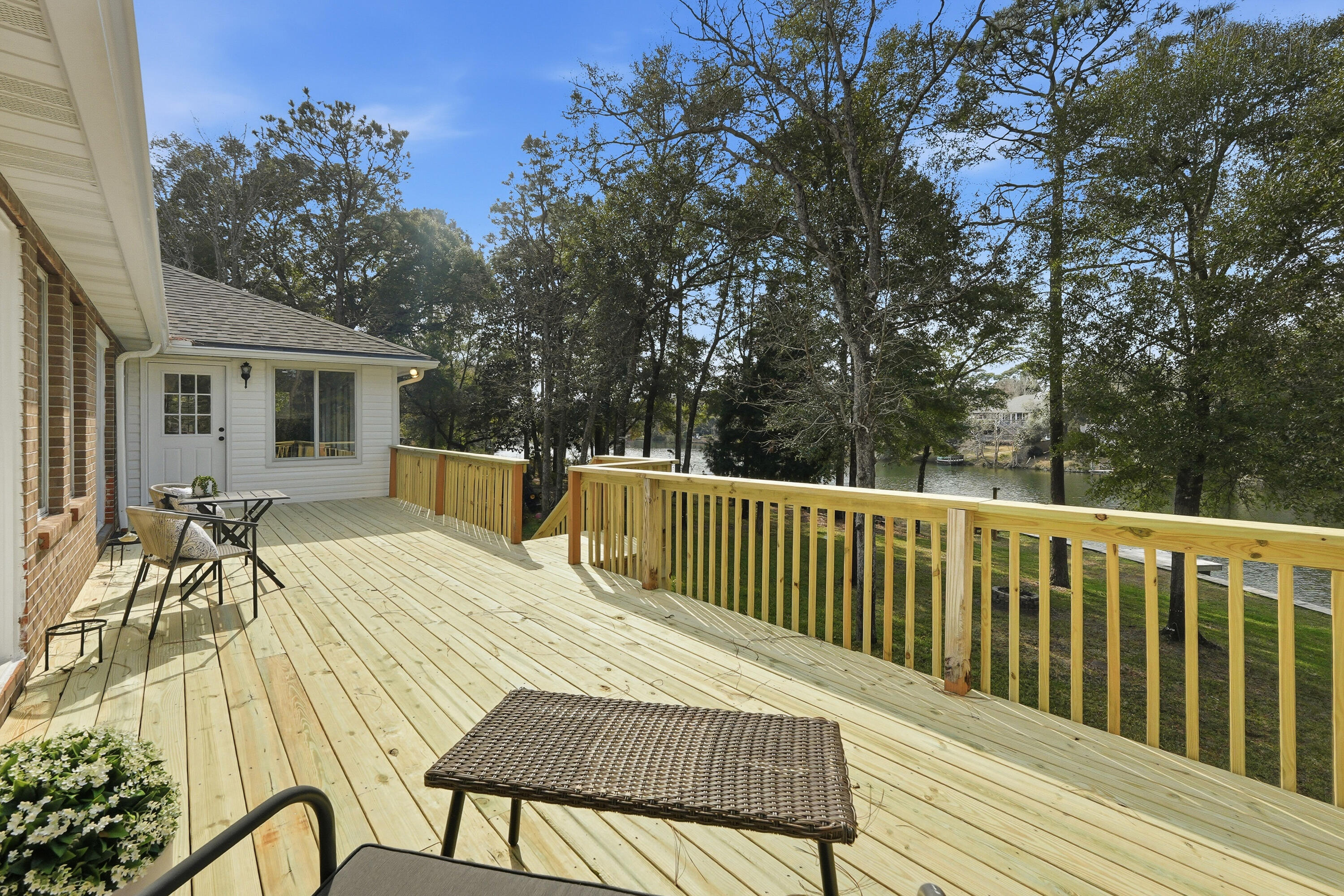 ROCKY BAYOU COUNTRY CLUB ESTATES 3 - Residential