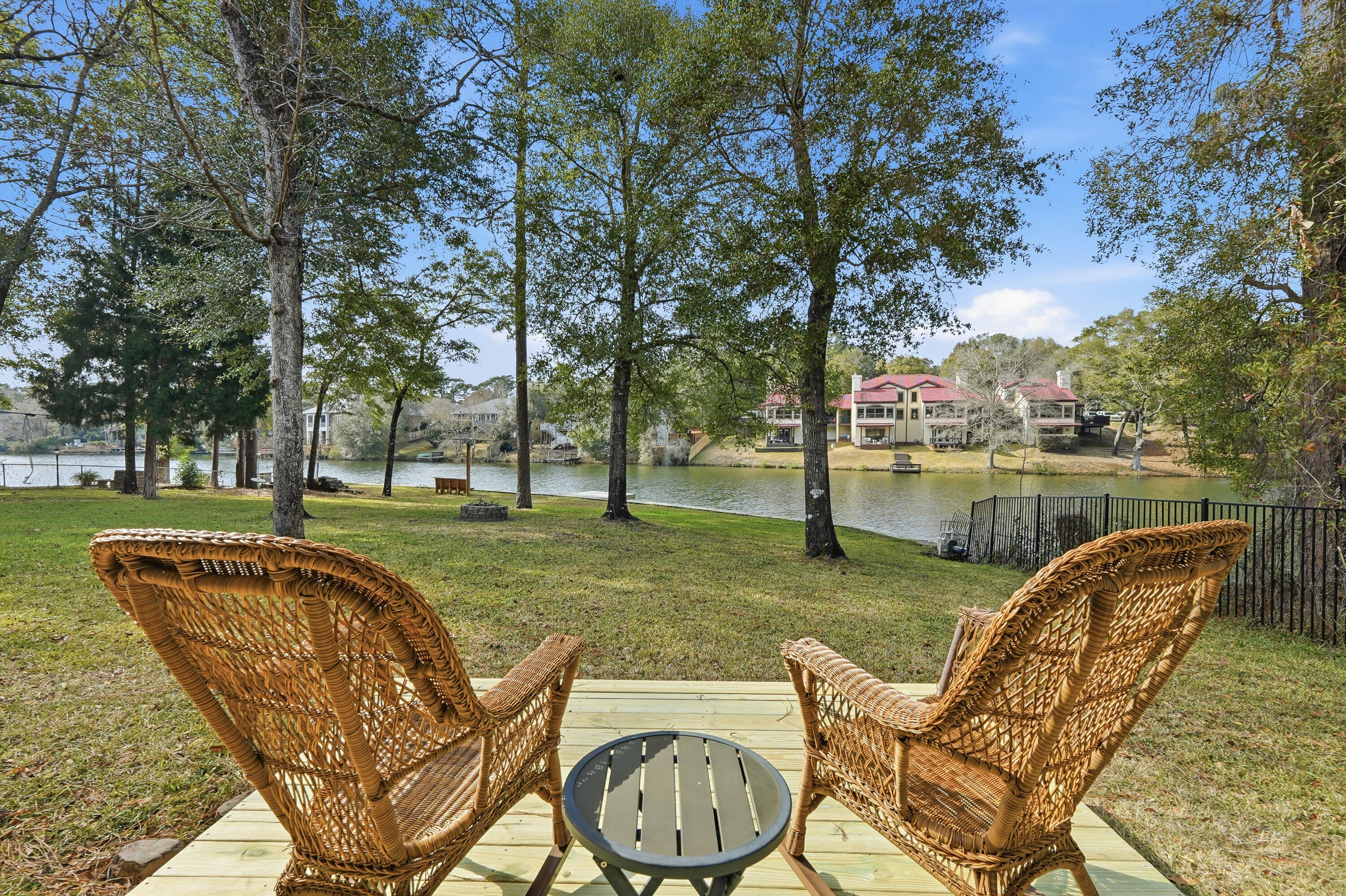 ROCKY BAYOU COUNTRY CLUB ESTATES 3 - Residential