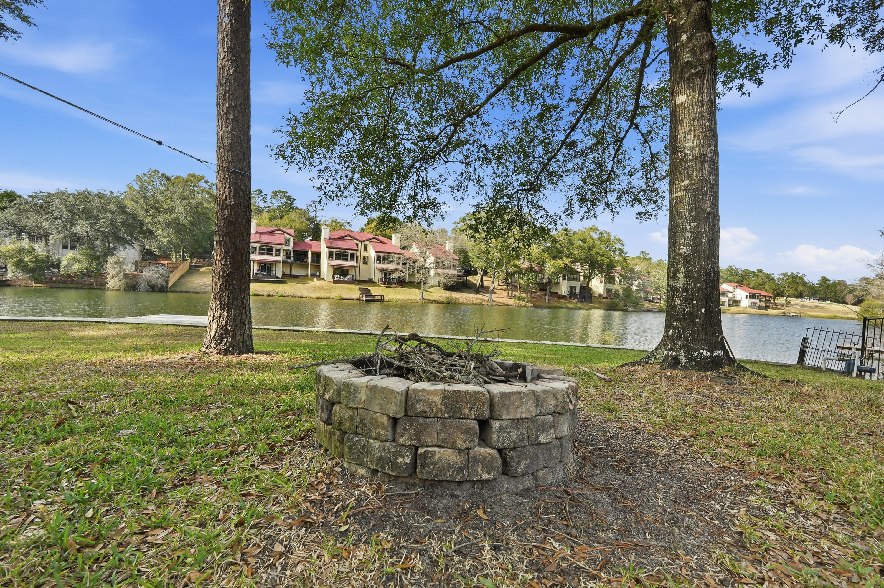ROCKY BAYOU COUNTRY CLUB ESTATES 3 - Residential