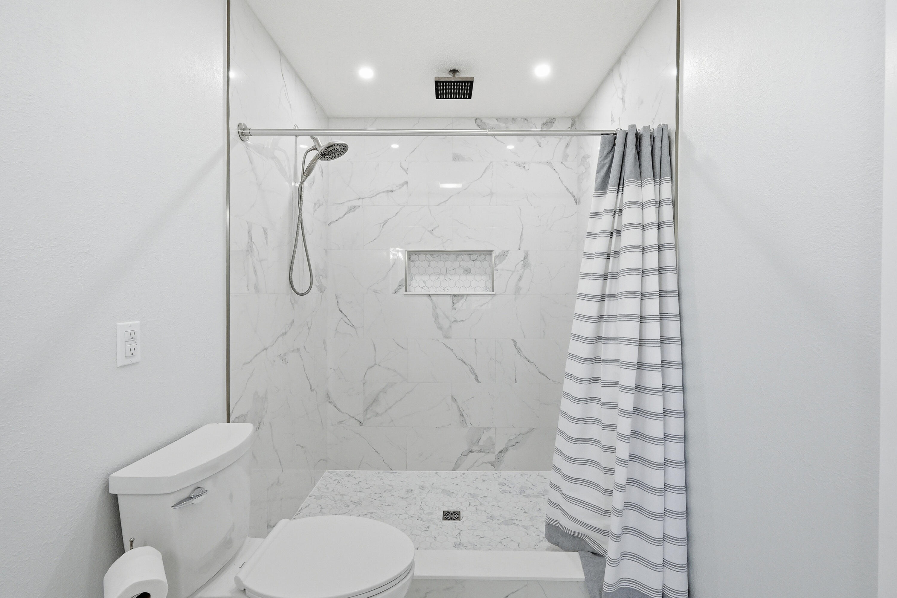 ROCKY BAYOU COUNTRY CLUB ESTATES 3 - Residential