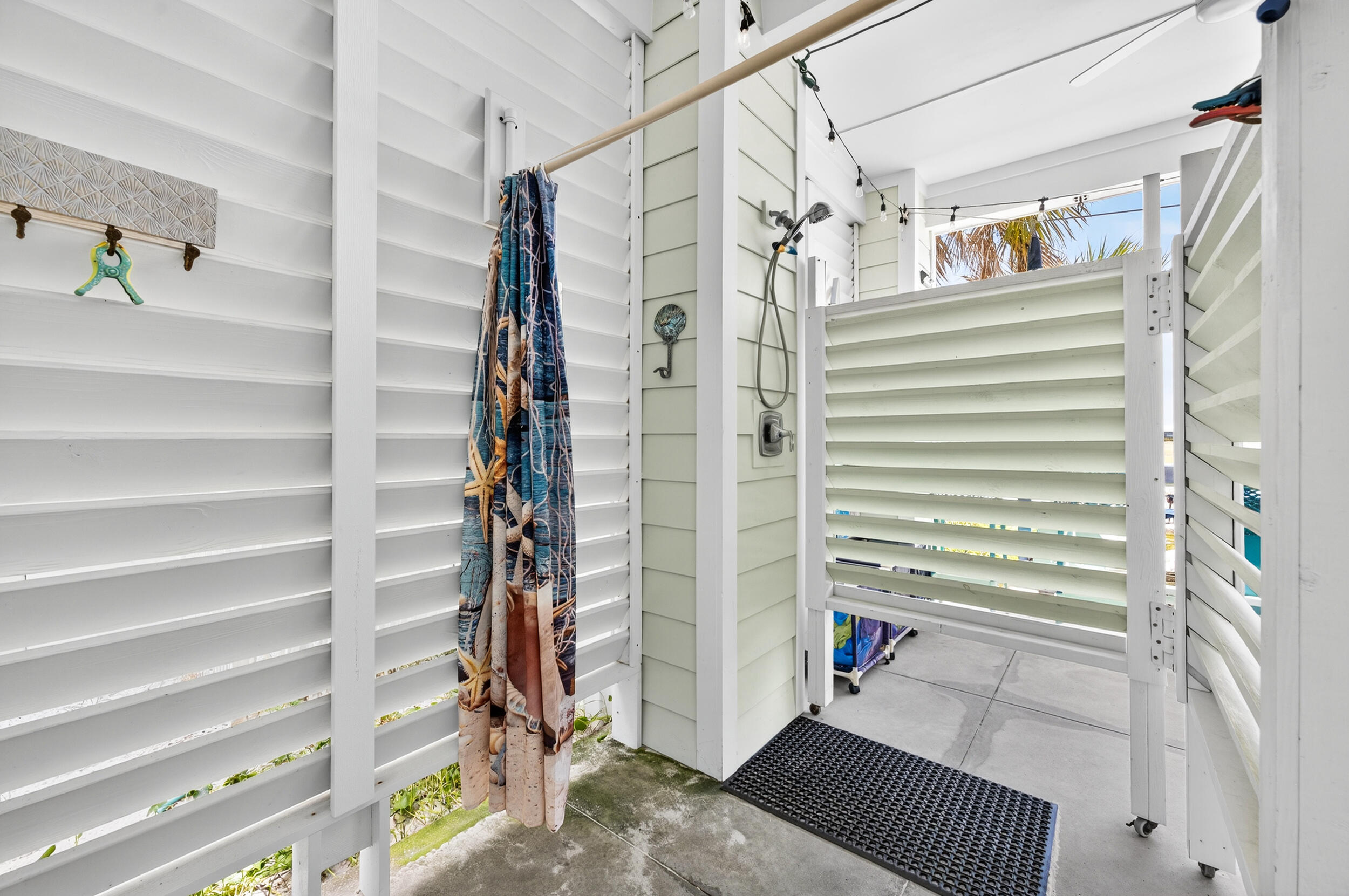 BY THE SEA - Residential