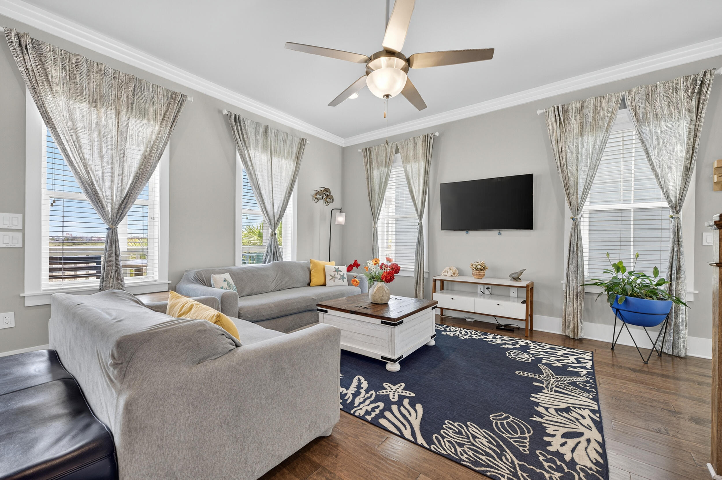 BY THE SEA - Residential