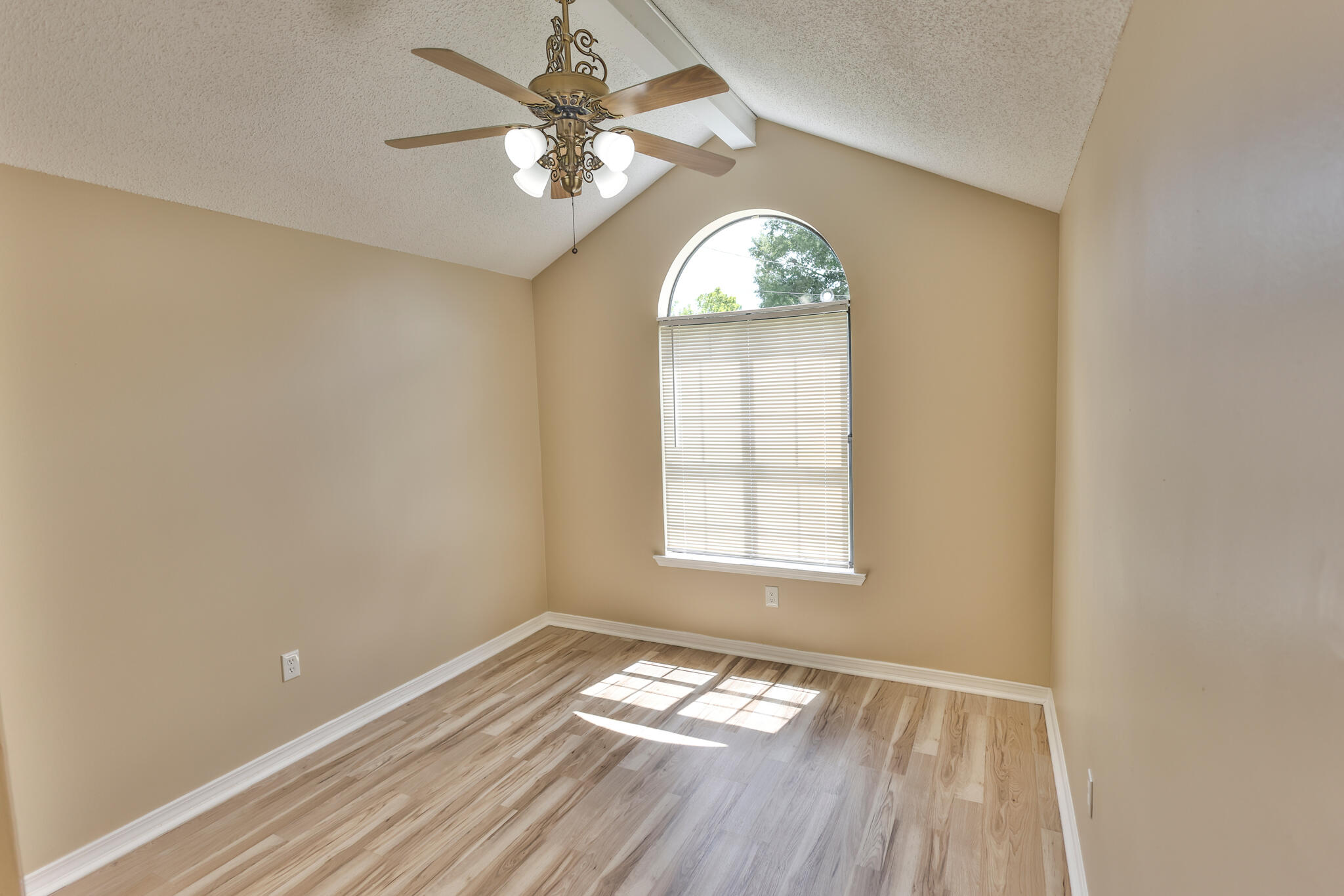 SHOAL WOOD EST 1st PH III - Residential Lease