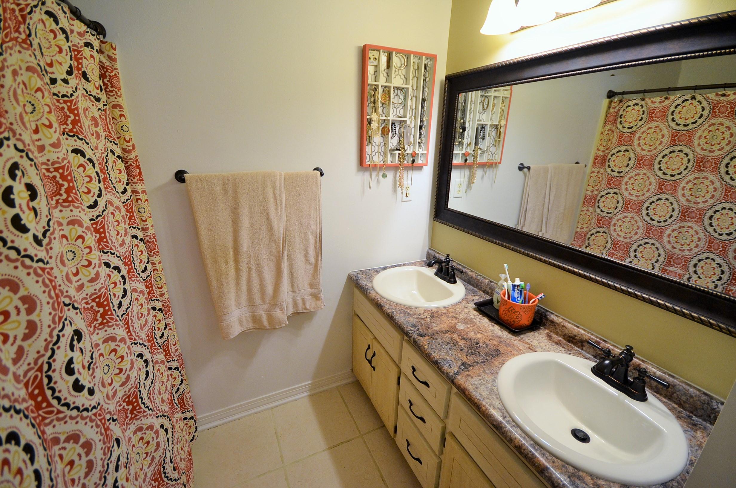 FOXWORTH ESTATES PH 1 - Residential