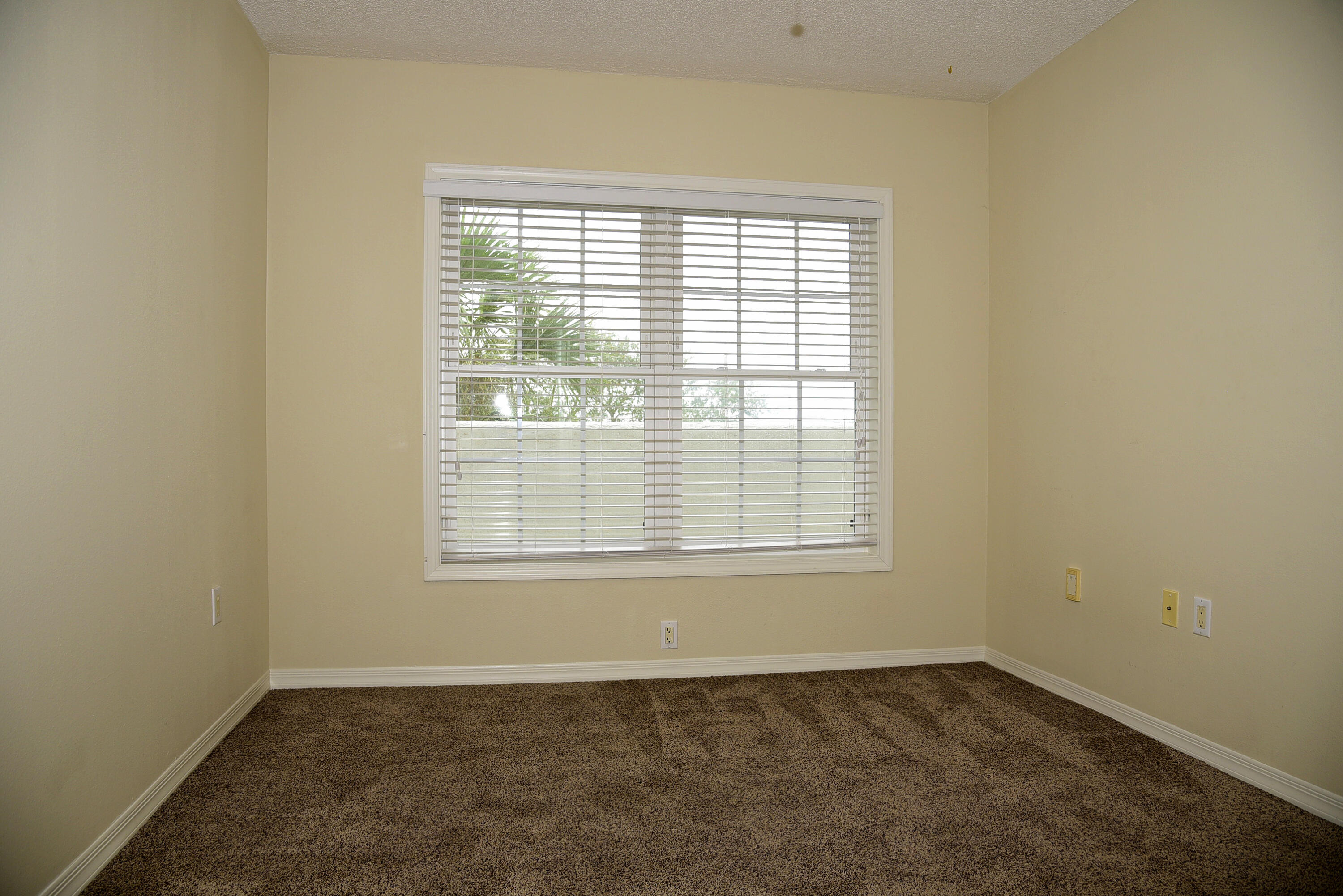 THE FLORIDA CLUB - Residential Lease