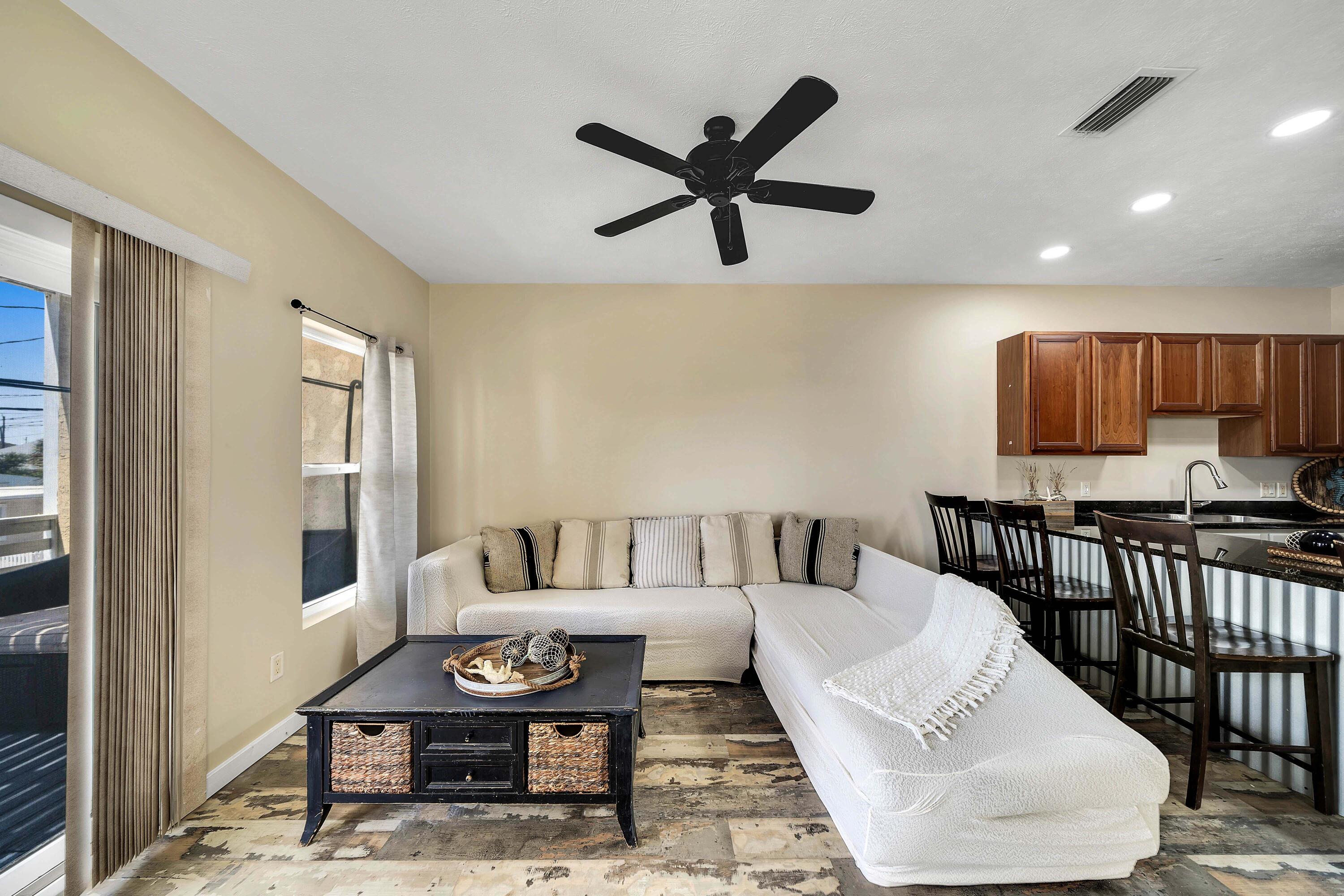 BAHAMA BEACH - Residential