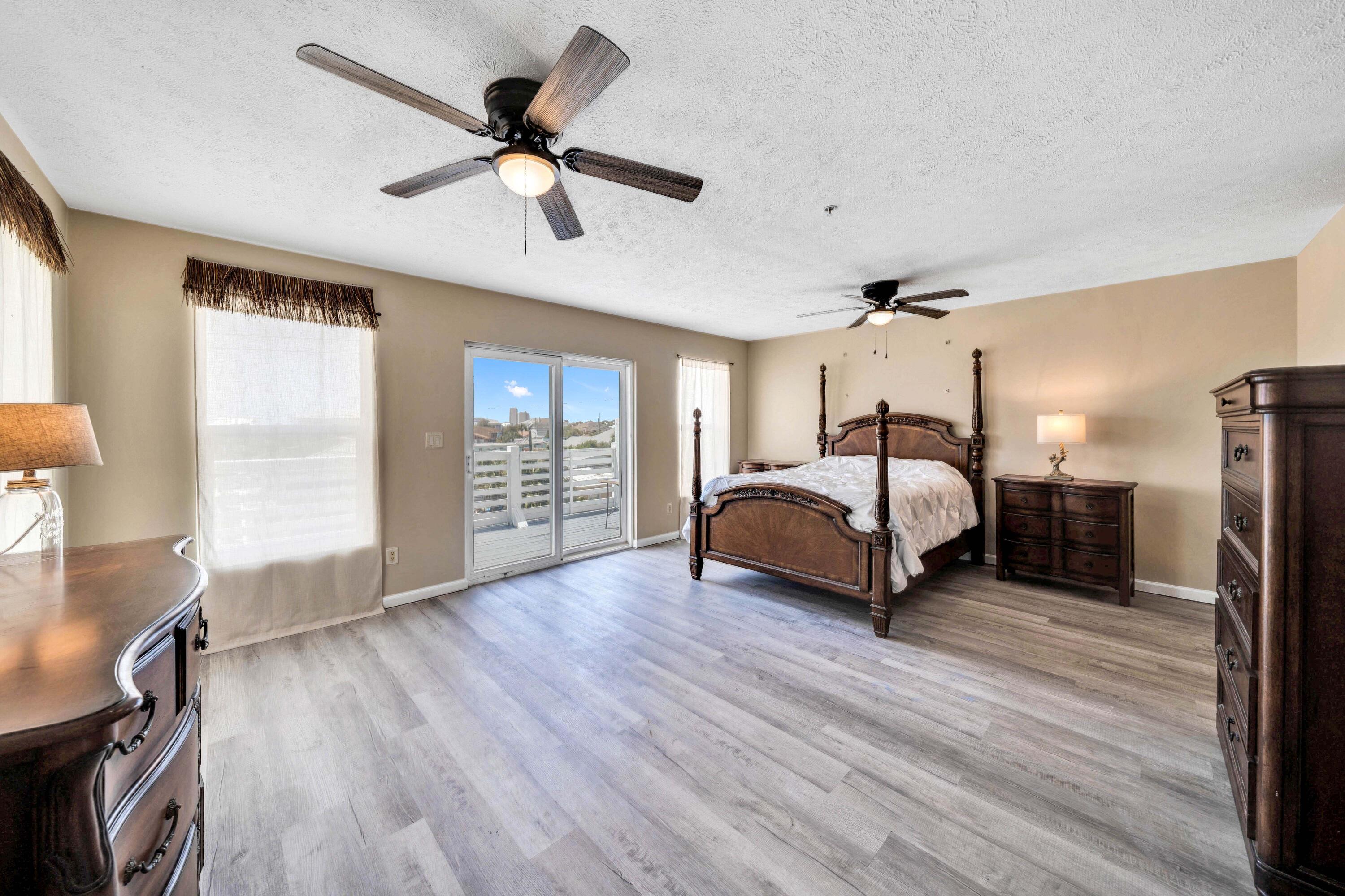 BAHAMA BEACH - Residential