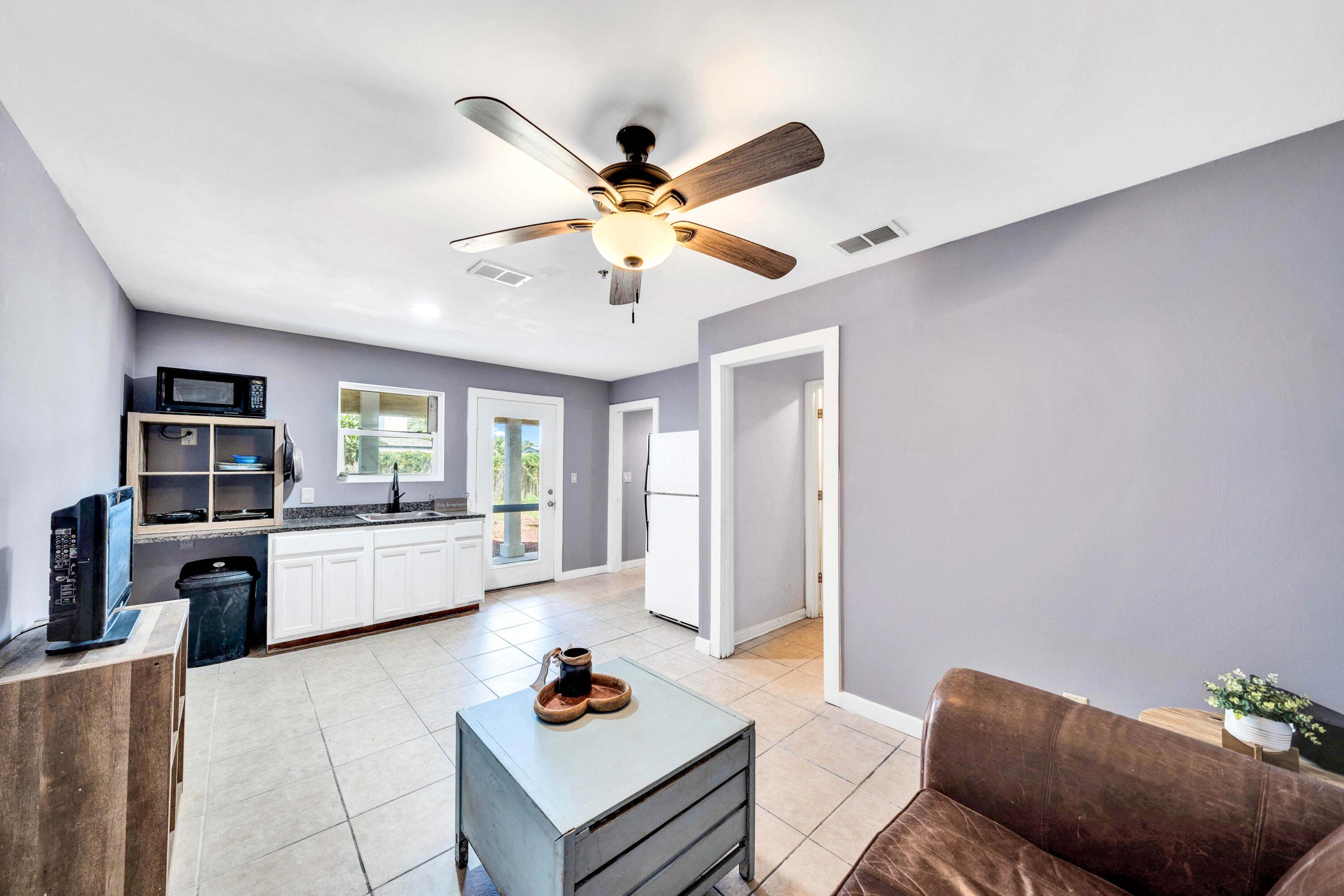 BAHAMA BEACH - Residential