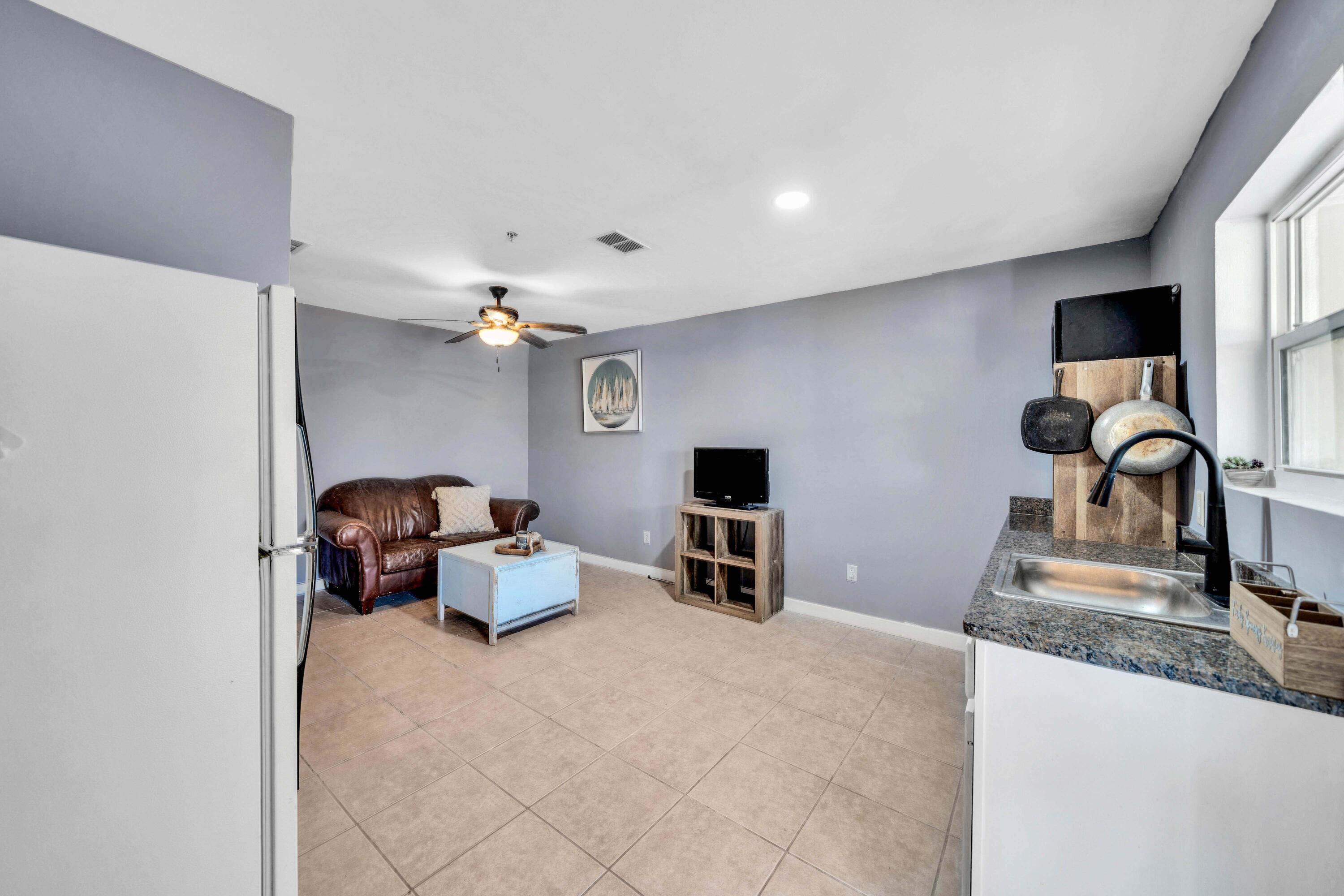 BAHAMA BEACH - Residential