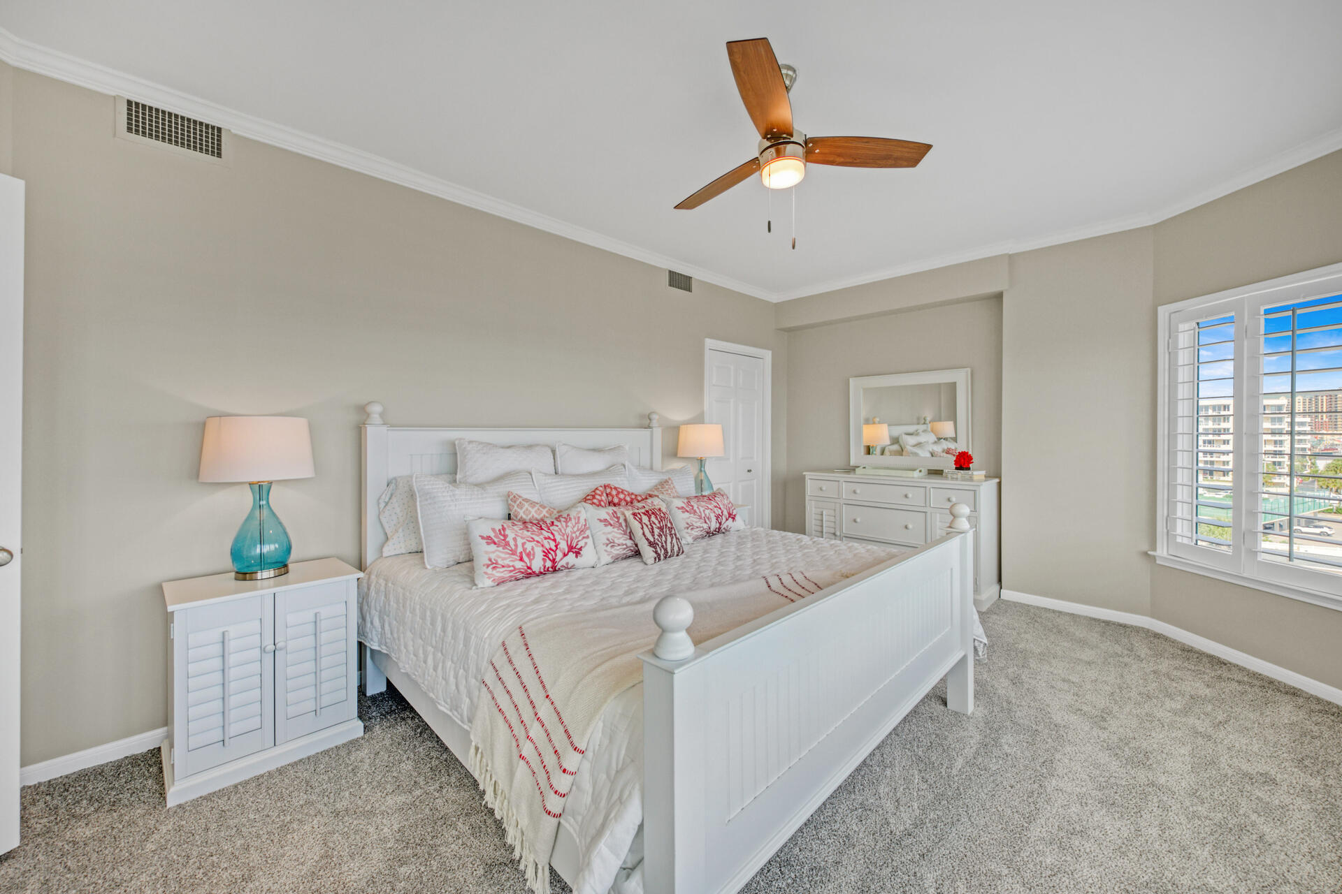 WATERVIEW TOWERS YACHT CLUB - Residential