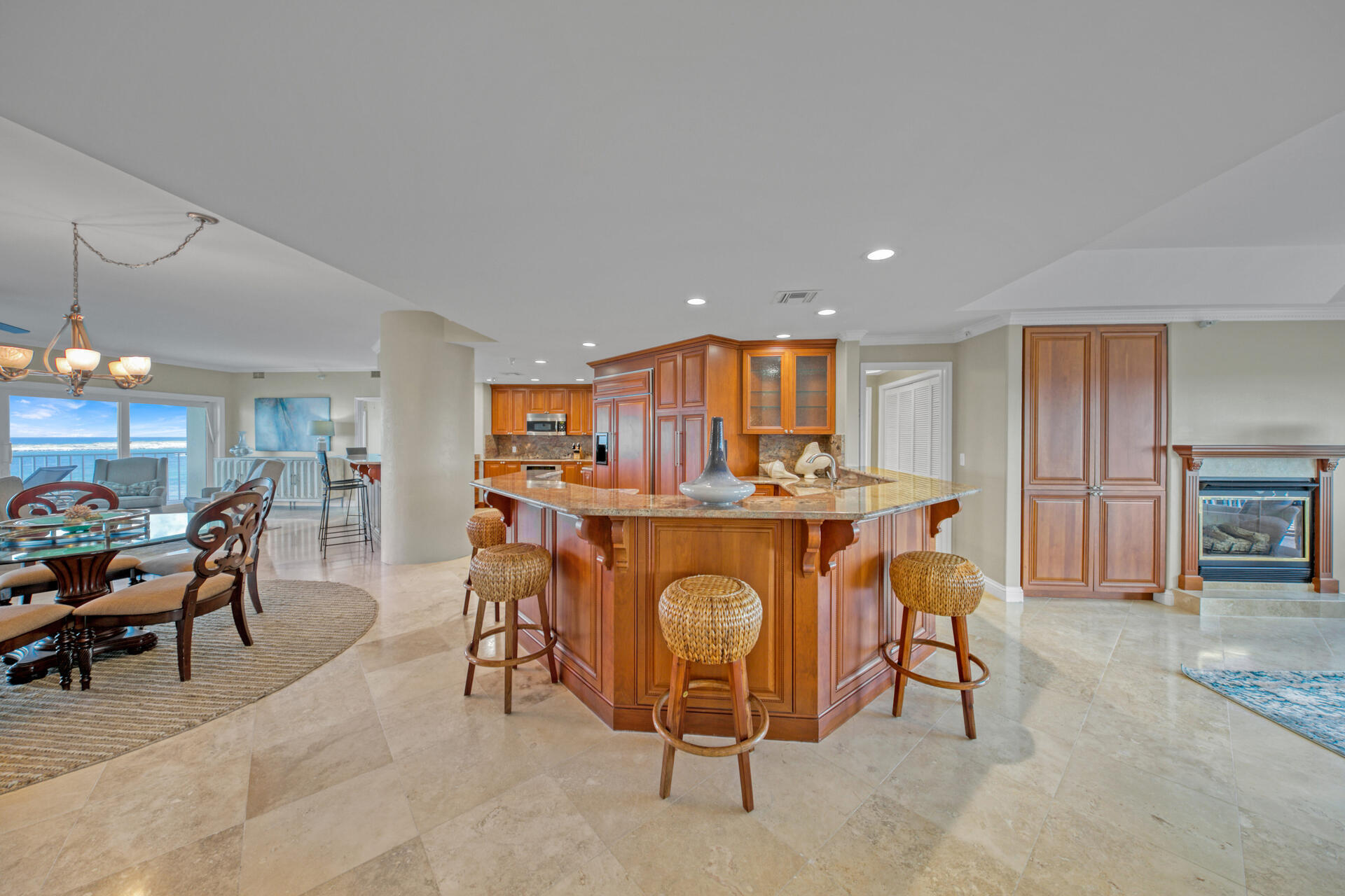 WATERVIEW TOWERS YACHT CLUB - Residential