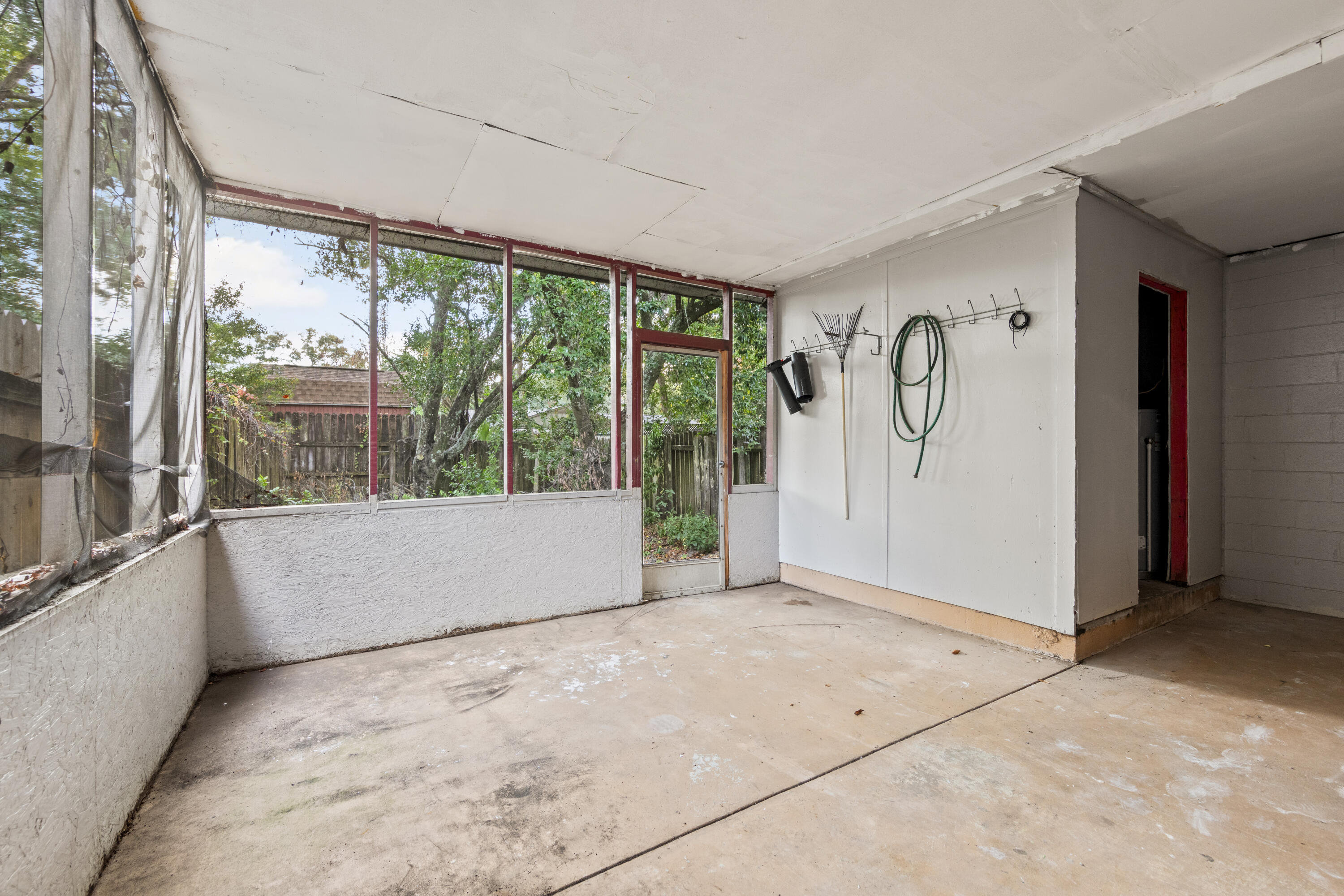 VALENCIA ARMS - Residential