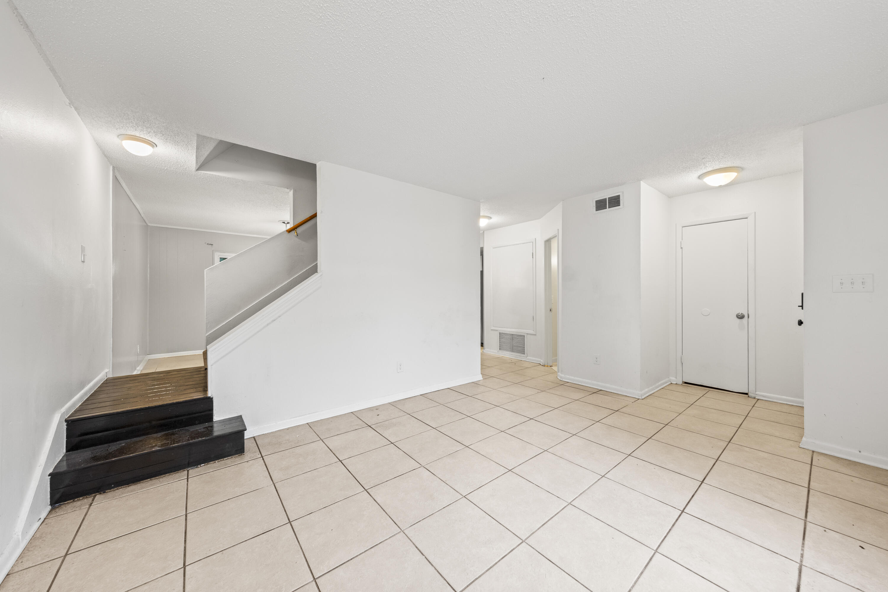 VALENCIA ARMS - Residential