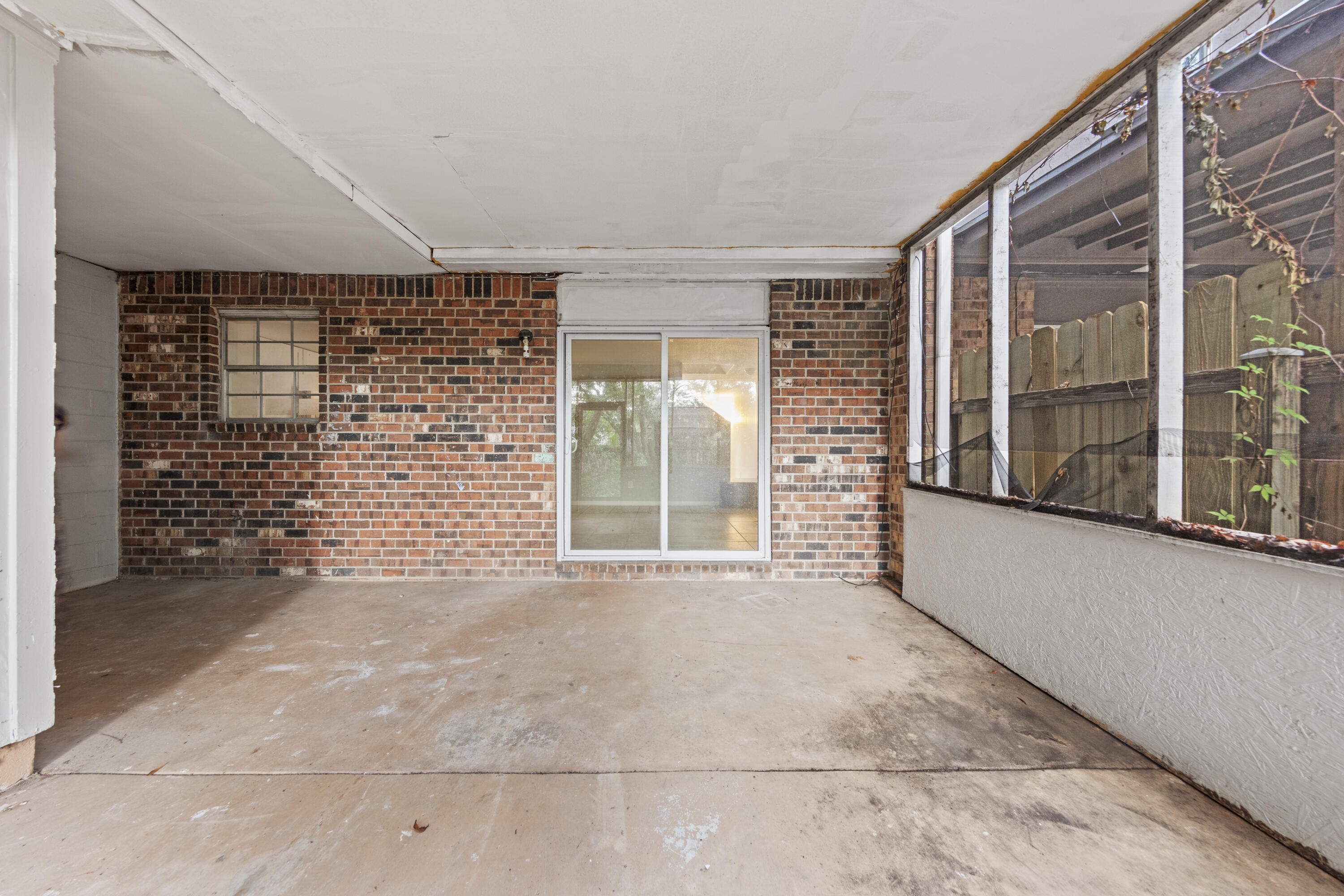 VALENCIA ARMS - Residential