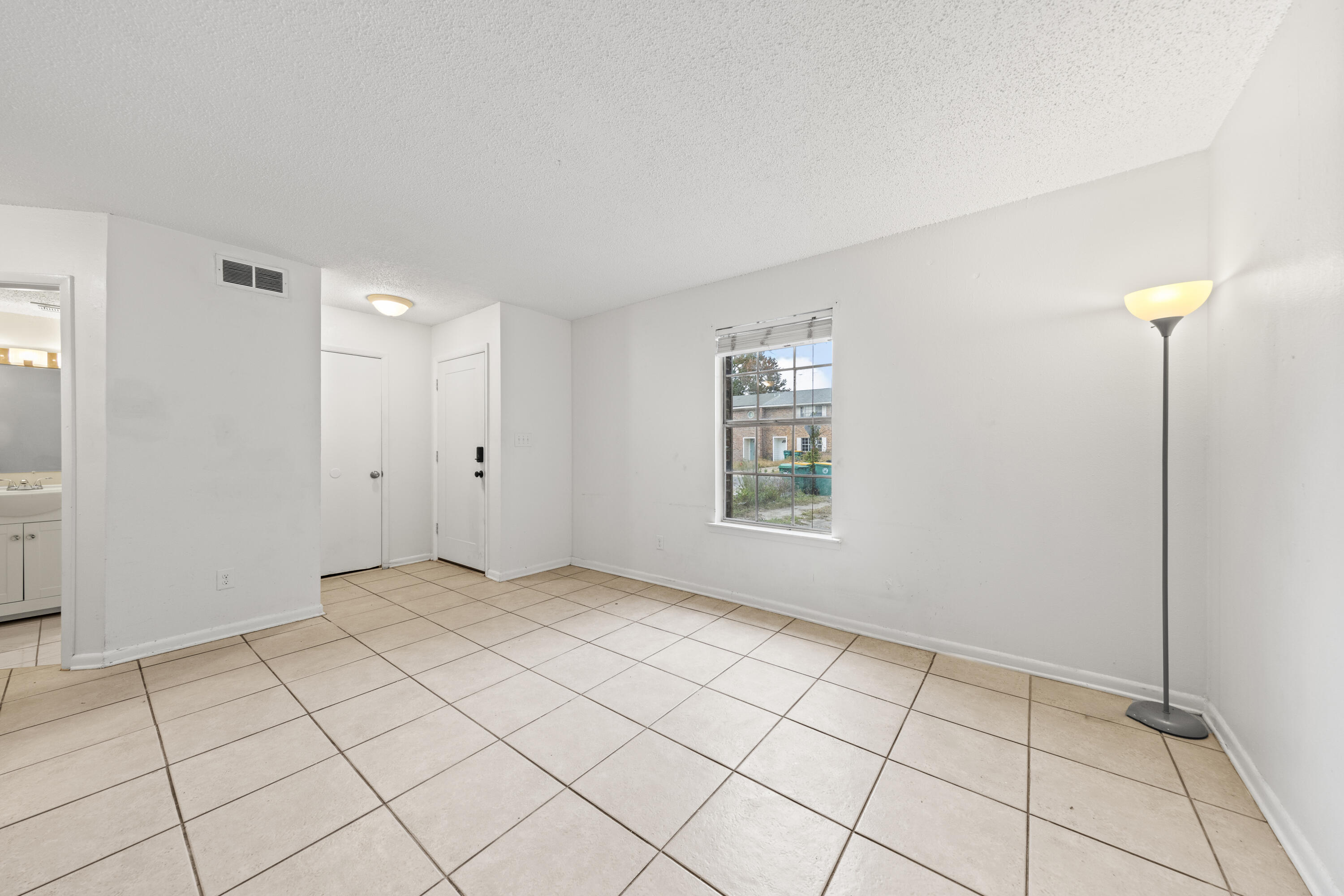 VALENCIA ARMS - Residential