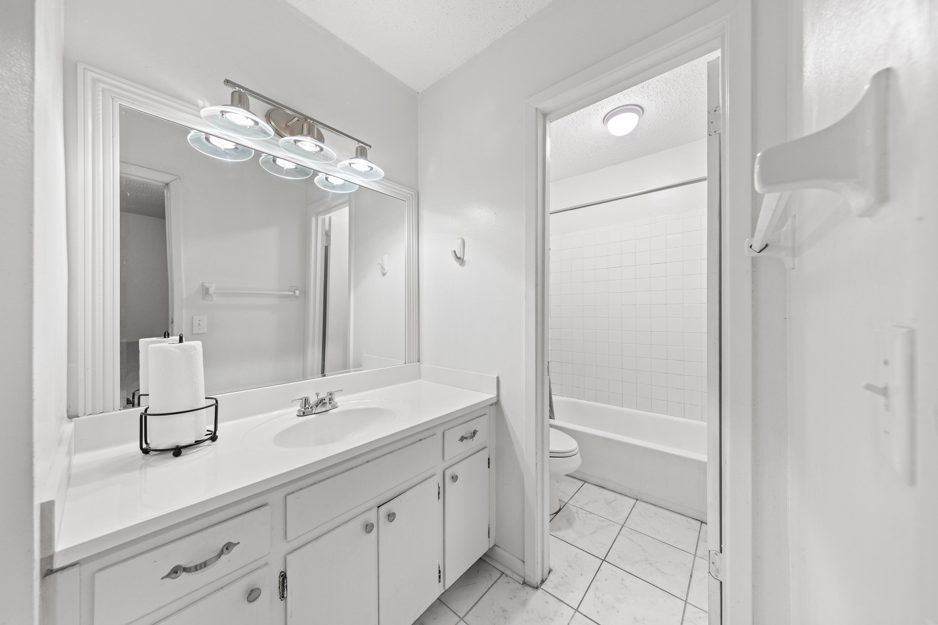 VALENCIA ARMS - Residential