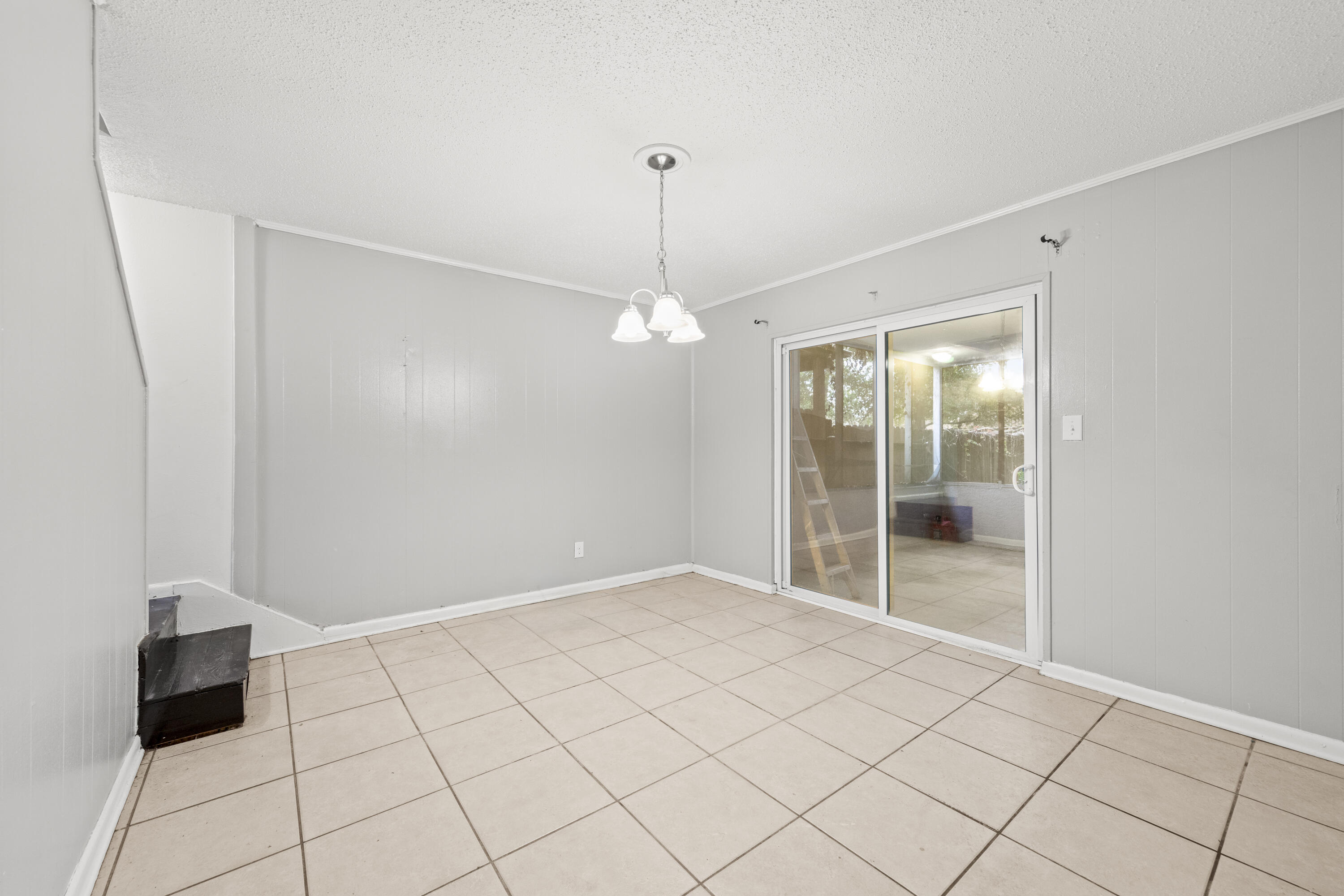 VALENCIA ARMS - Residential